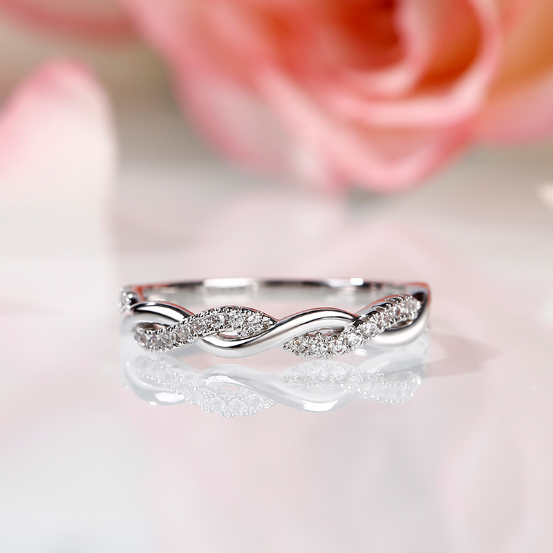 Jeulia Twist Round Cut Sterling Silver Band