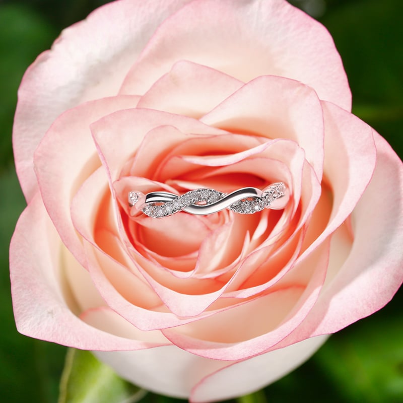 Jeulia Twist Round Cut Sterling Silver Band