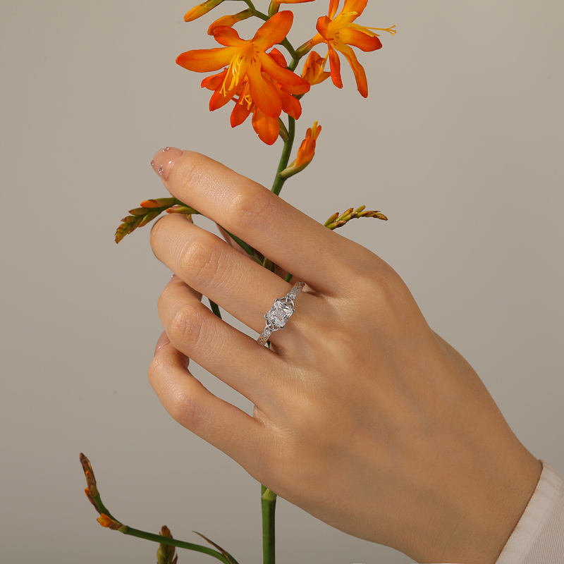 Jeulia Custom Celtic Knot Princess Cut Engagement Ring