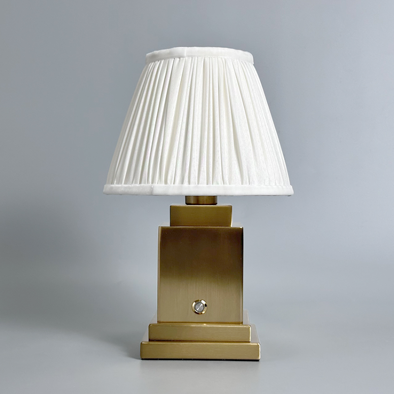 Rechargeable desk lamp