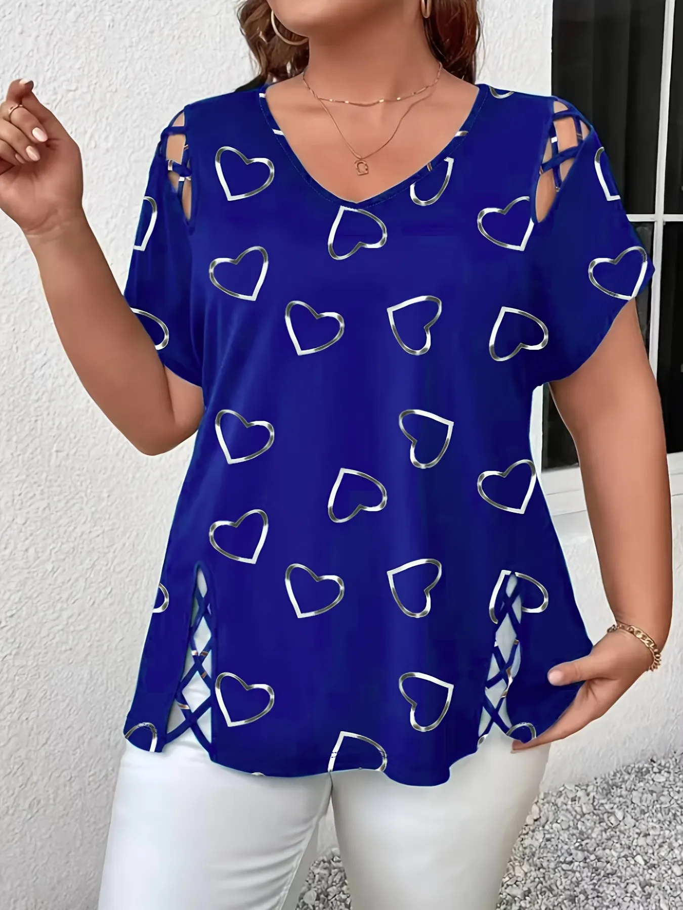 👗🌸 Dámska letná blúzka s výstrihom do V a potlačou - jemná, elegantná 🌟
