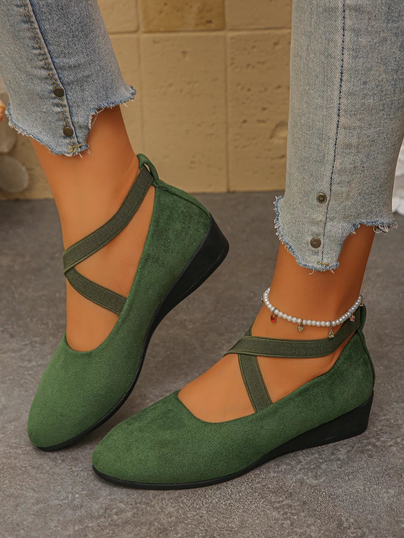 Secure Elastic Strap, Lightweight & Breathable for All-Day Comfort and Style