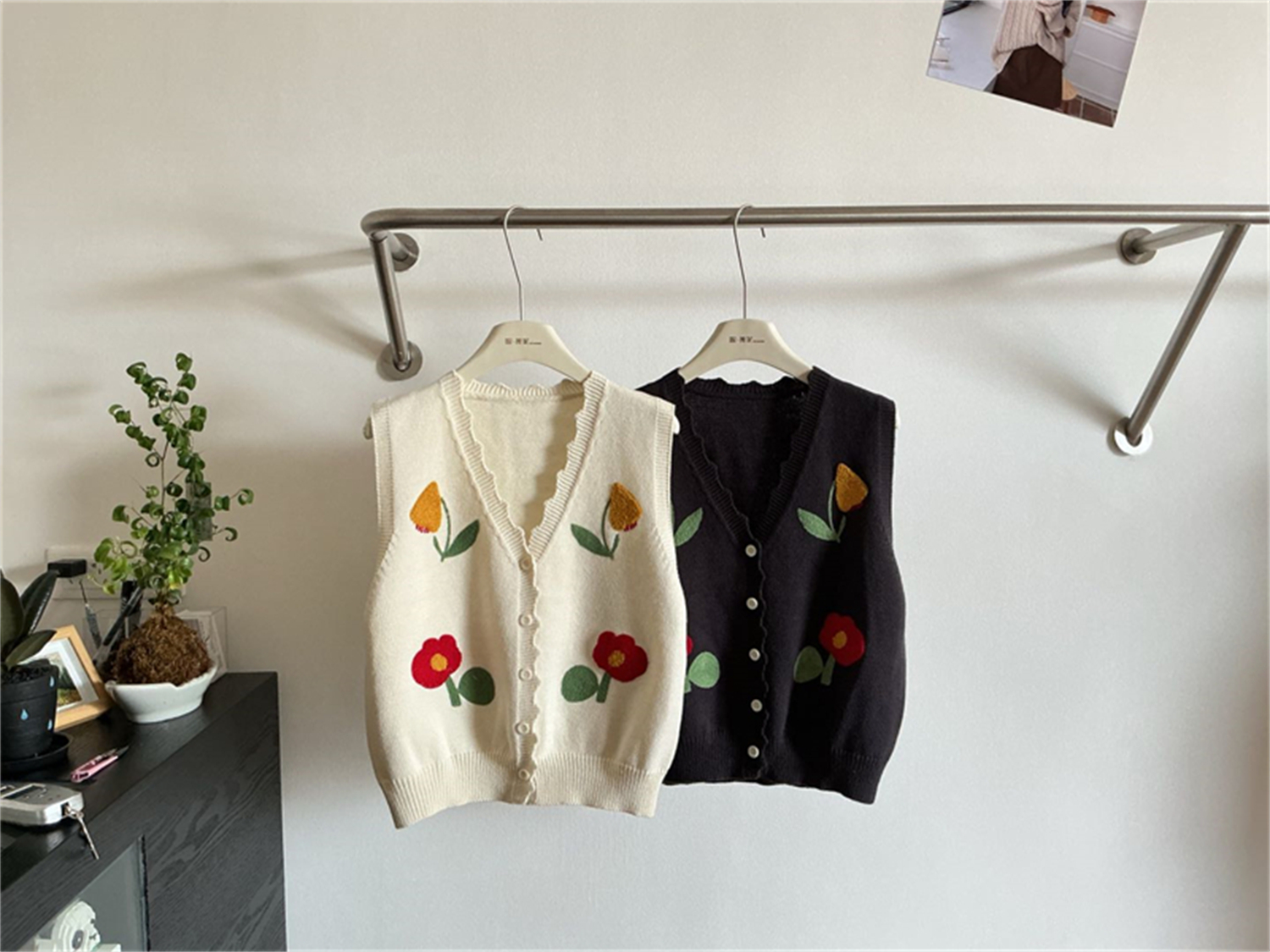 Women's French Floral Embroidered Knit Vest