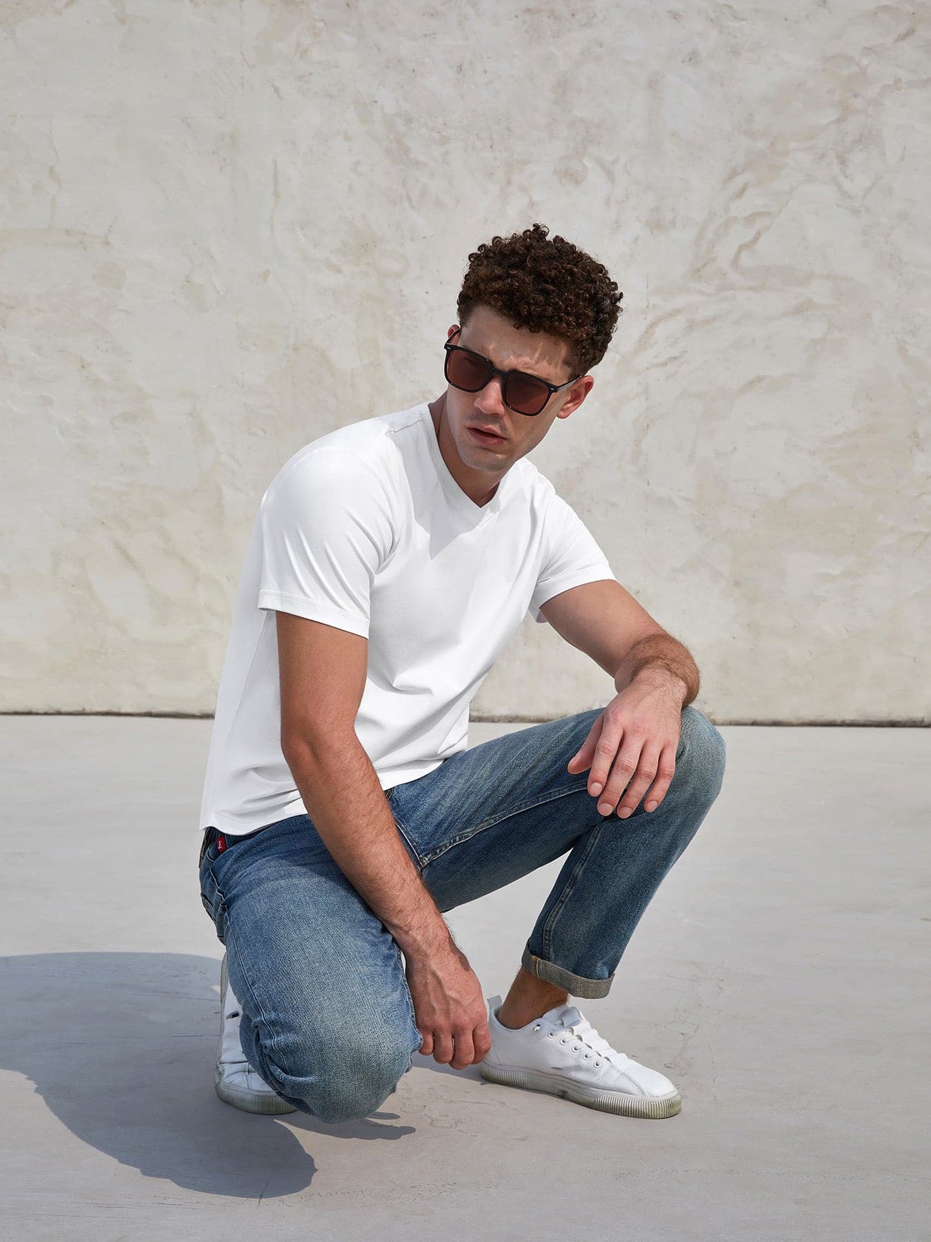 StayCool 2.0 V-neck Curve-Hem Tee: de corte entallado