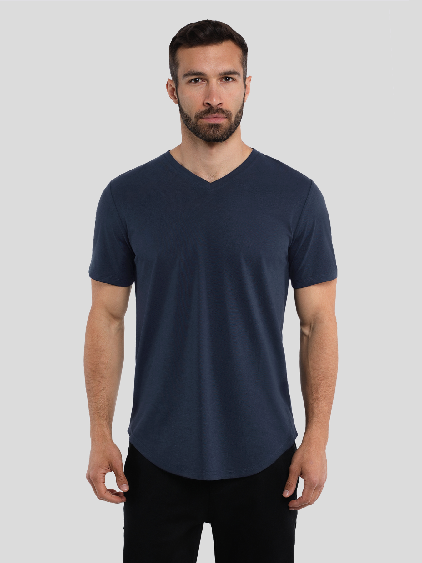 StayCool 2.0 V-neck Elongated Tee: de corte entallado
