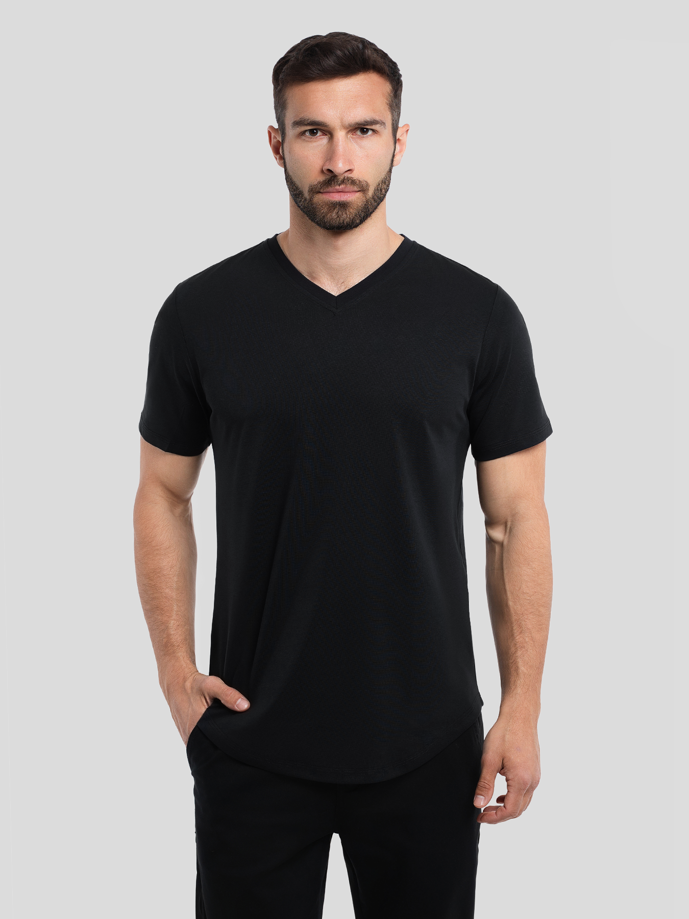 StayCool 2.0 V-neck Elongated Tee: de corte entallado
