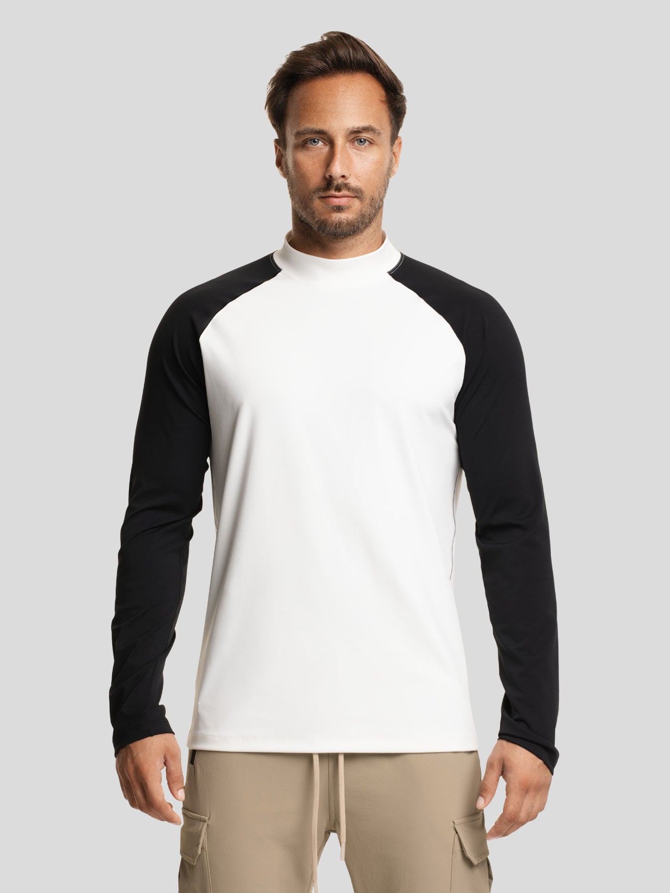 SmoothBlend Contract Color Mock Neck de manga larga Tee