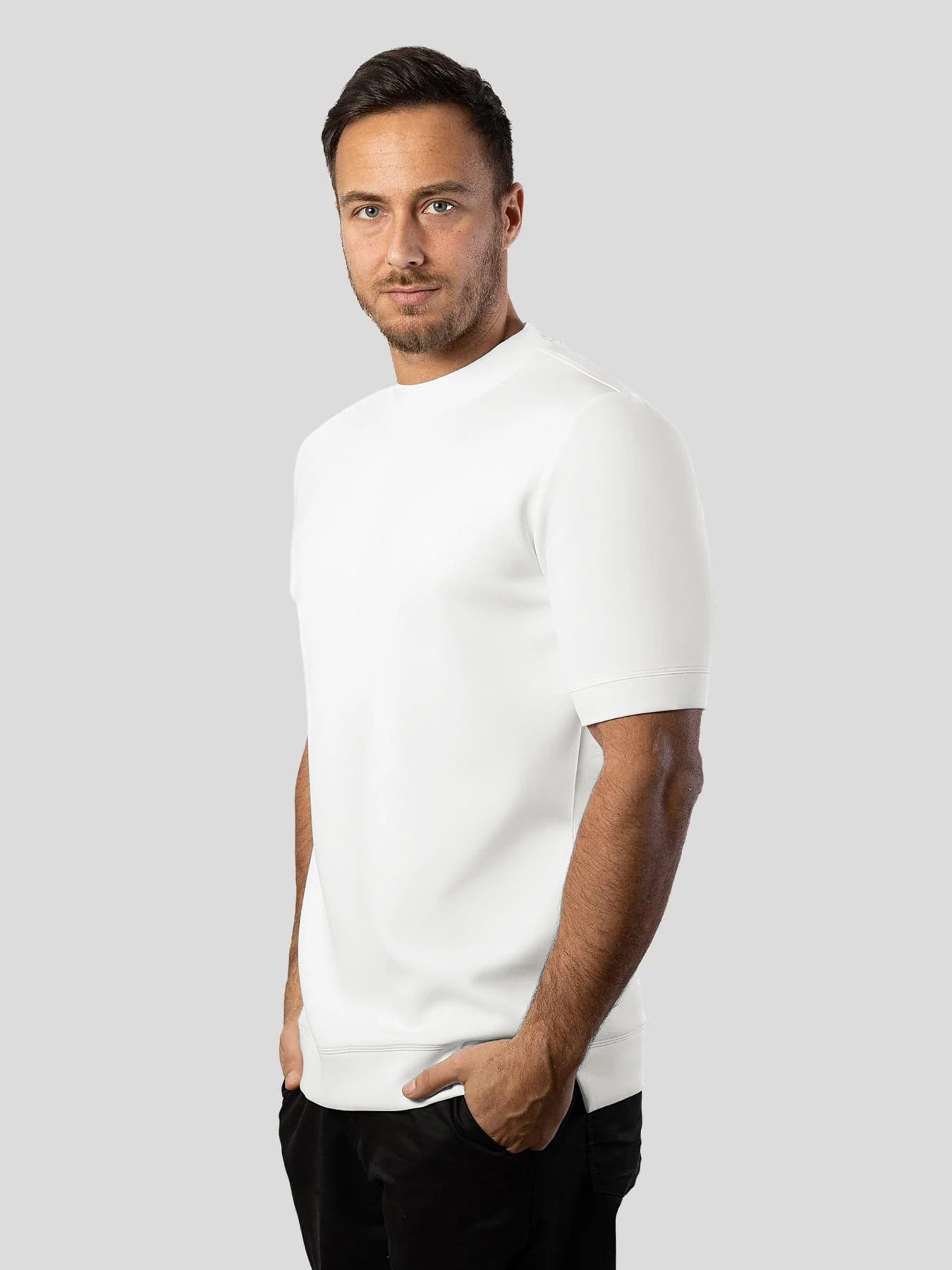 Modal Blend de manga corta Tee:de corte entallado