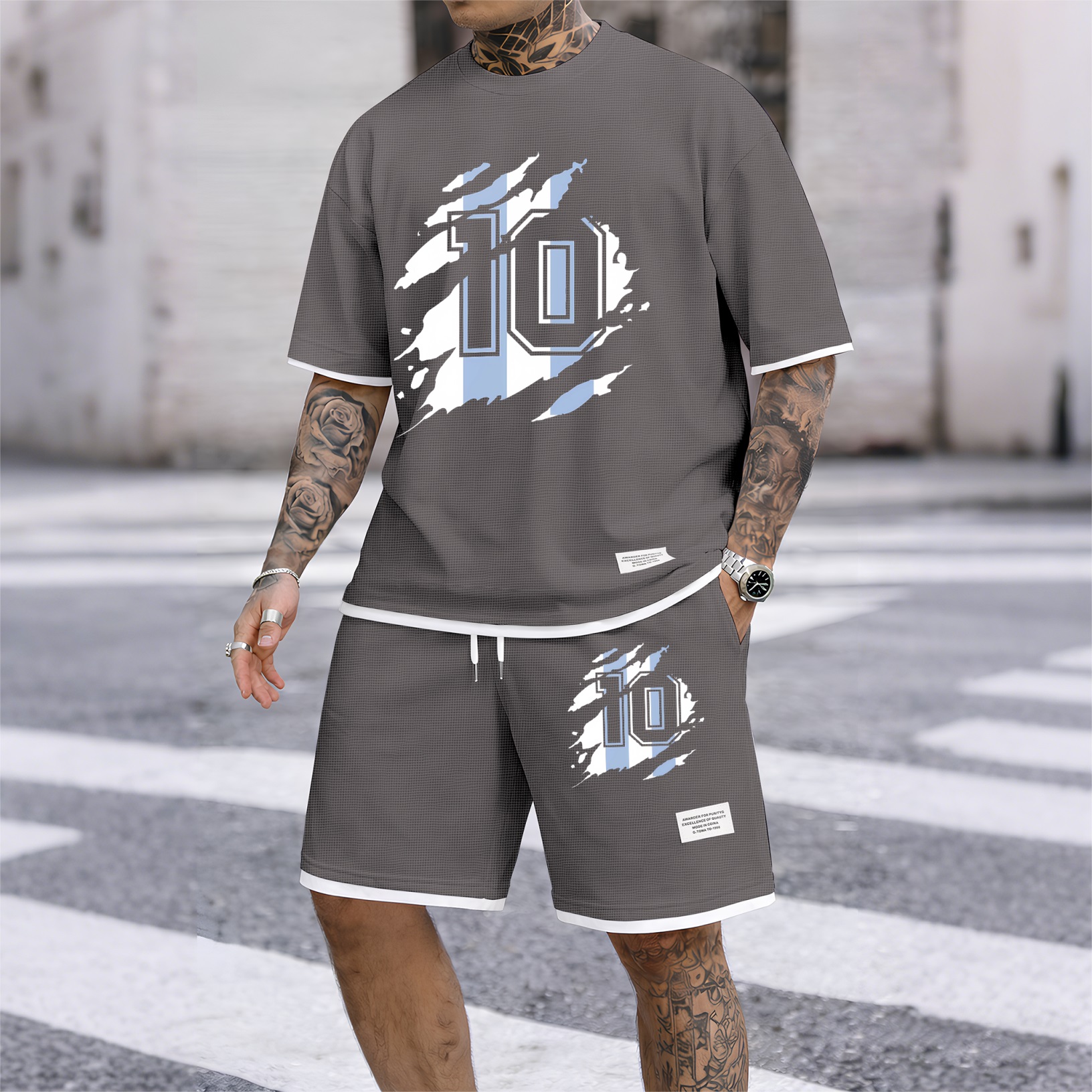 Camisa clásico number 10 estampado drawstring shorts set, suitable for spring and summer wear. This casual summer set includes a de manga corta and shorts, perfect for everyday wear and sports. para hombre