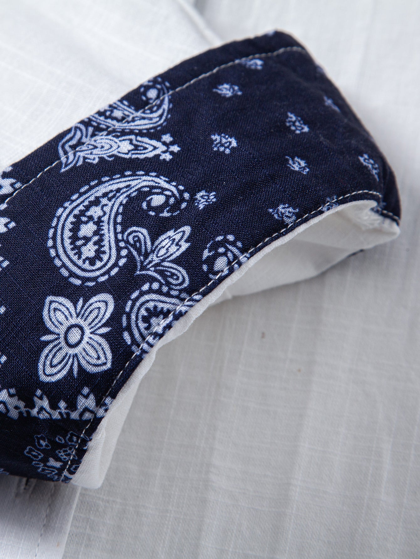 Camisa Contrast Paisley estampado de lino Look