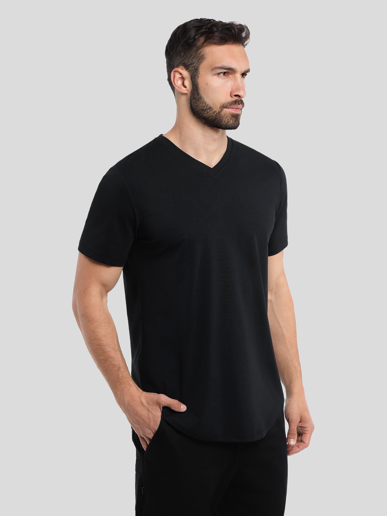 StayCool 2.0 V-neck Elongated Tee: de corte entallado
