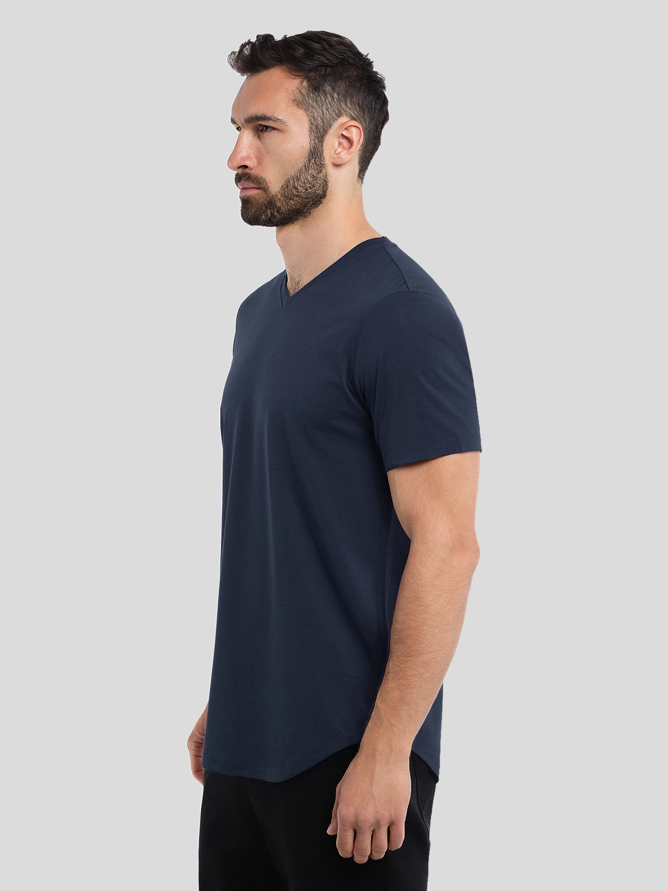 StayCool 2.0 V-neck Elongated Tee: de corte entallado