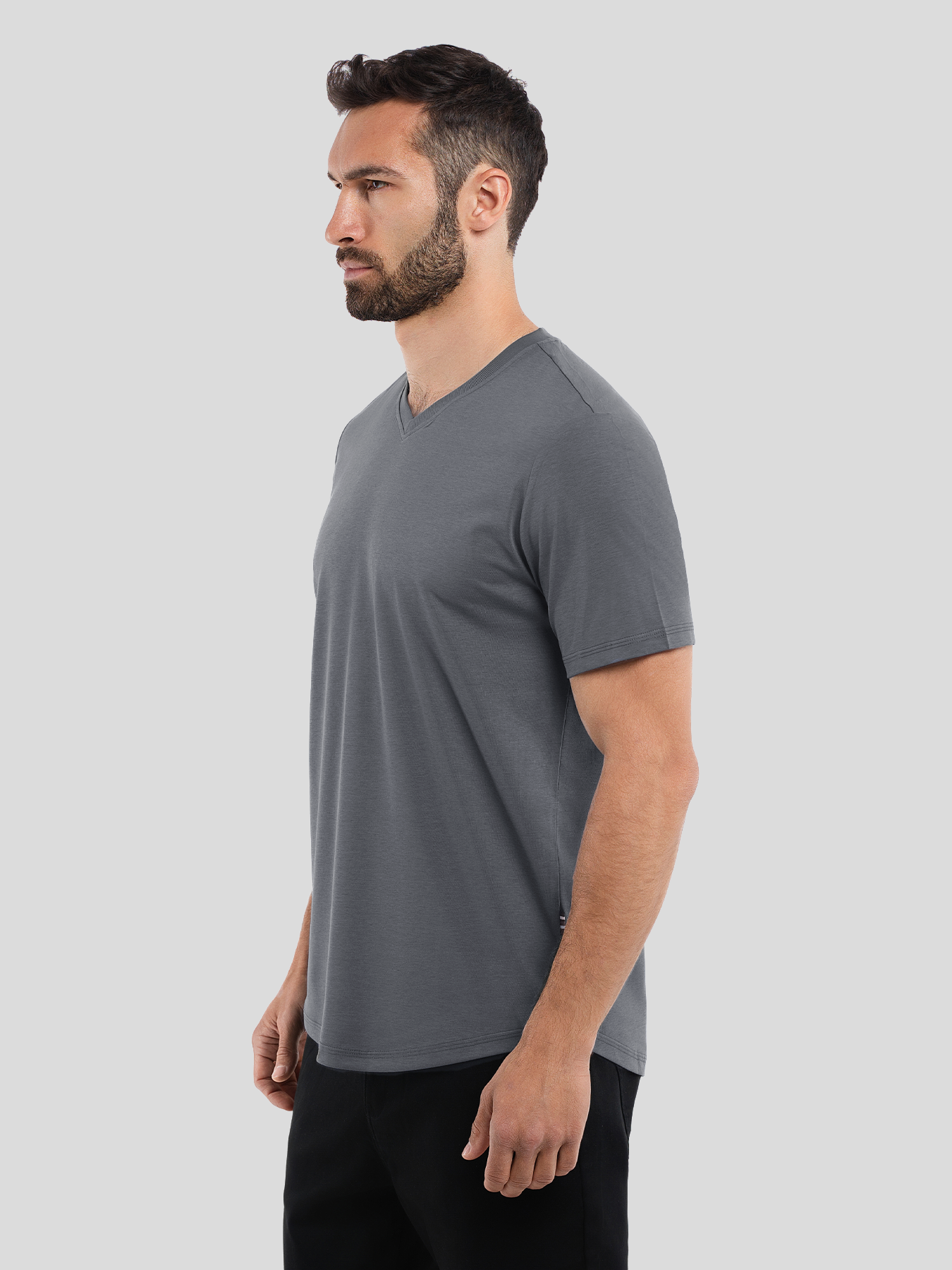 StayCool 2.0 V-neck Elongated Tee: de corte entallado