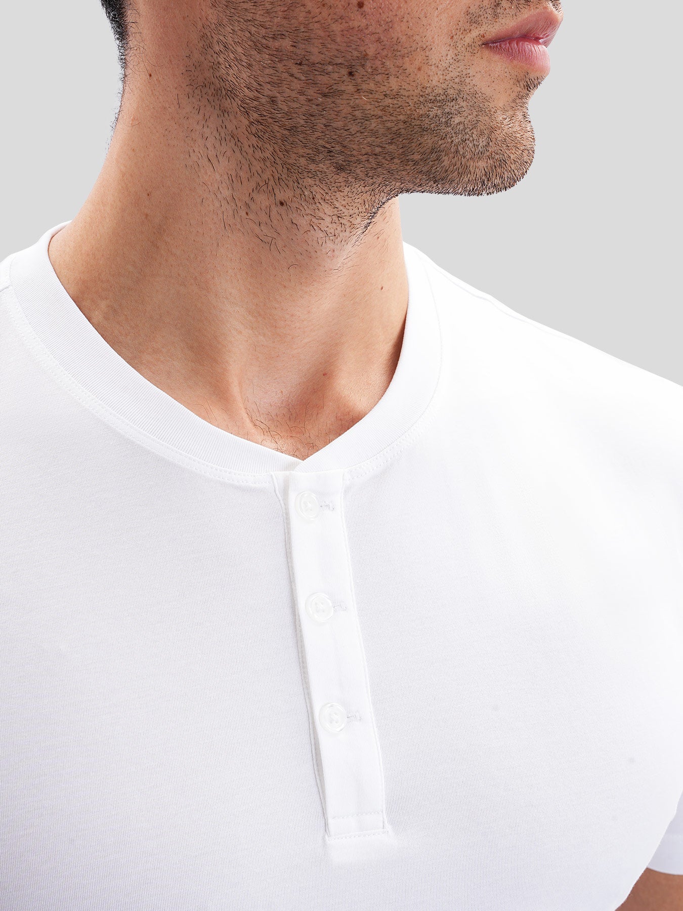 Camisa StayCool 2.0 de corte entallado Henley