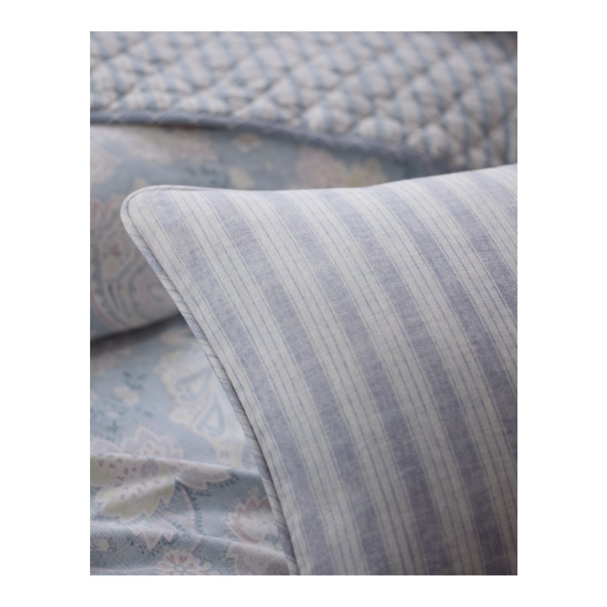 Leigh Paisley Queen Duvet Cover Set - 4