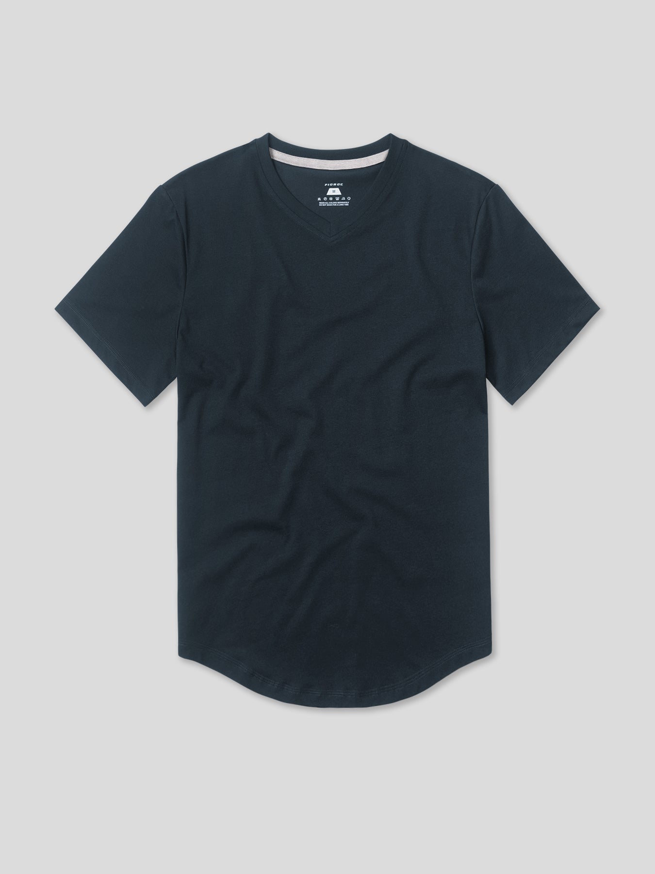 StayCool 2.0 V-neck Elongated Tee: de corte entallado