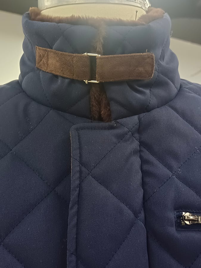 Chaqueta de modaable Open bolsillo Button Design Imitation cuero terciopelo Clip Plush Warm Letter Design para hombre