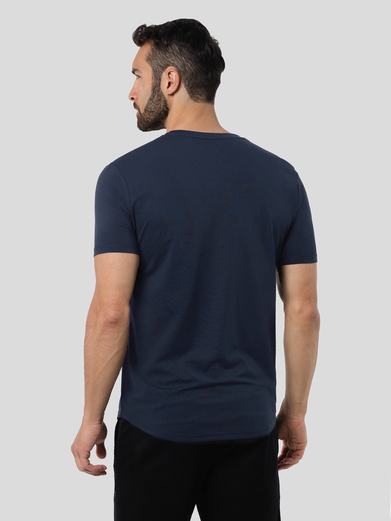 StayCool 2.0 V-neck Curve-Hem Tee: de corte entallado