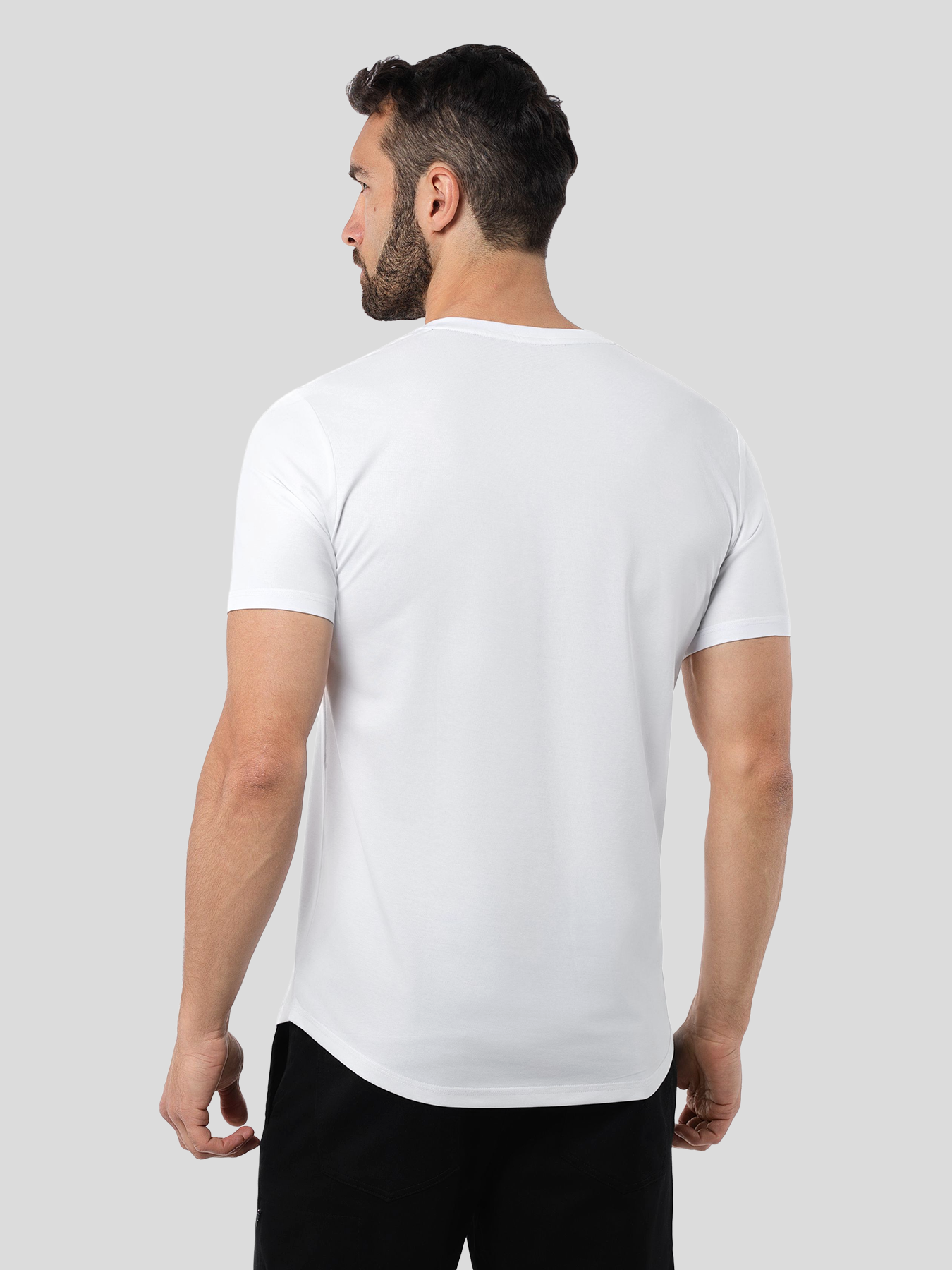 StayCool 2.0 V-neck Curve-Hem Tee: de corte entallado