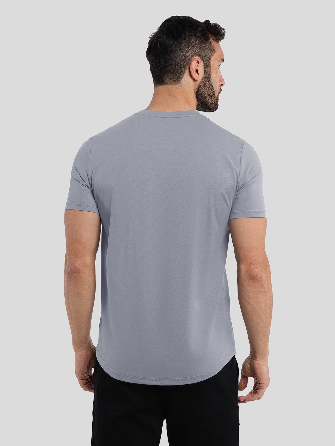 StayCool 2.0 V-neck Curve-Hem Tee: de corte entallado