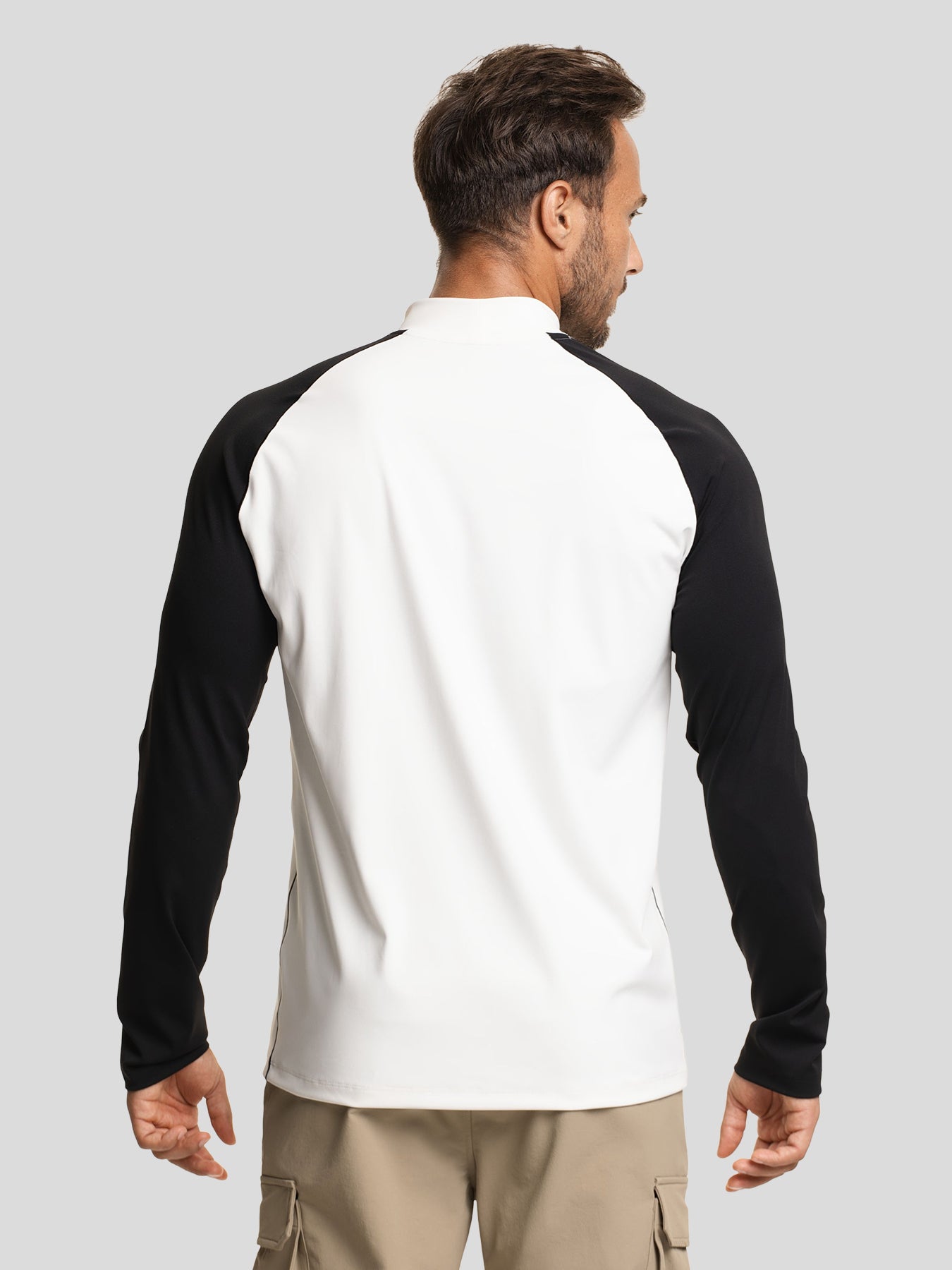 SmoothBlend Contract Color Mock Neck de manga larga Tee