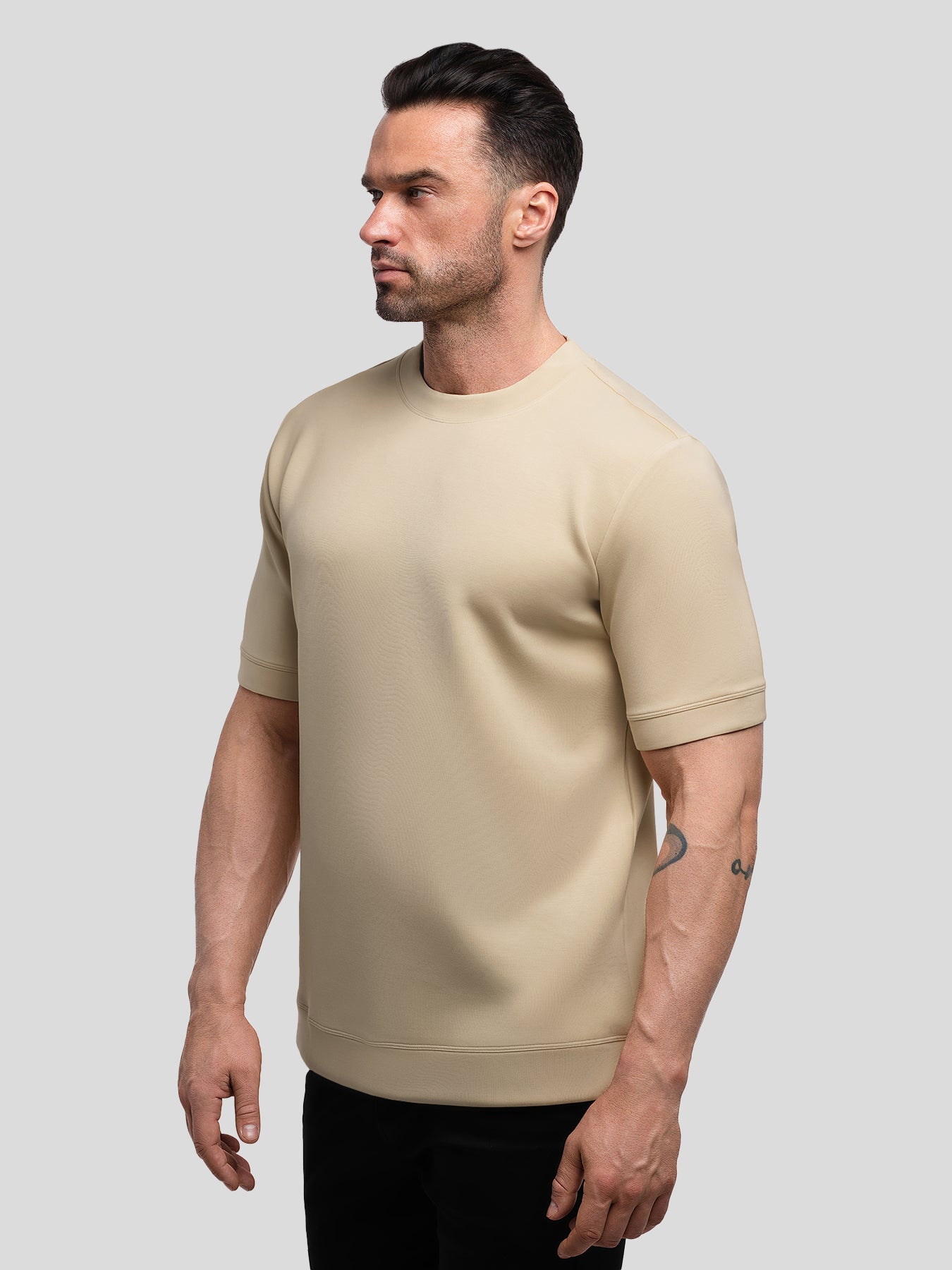 Modal Blend de manga corta Tee:de corte entallado