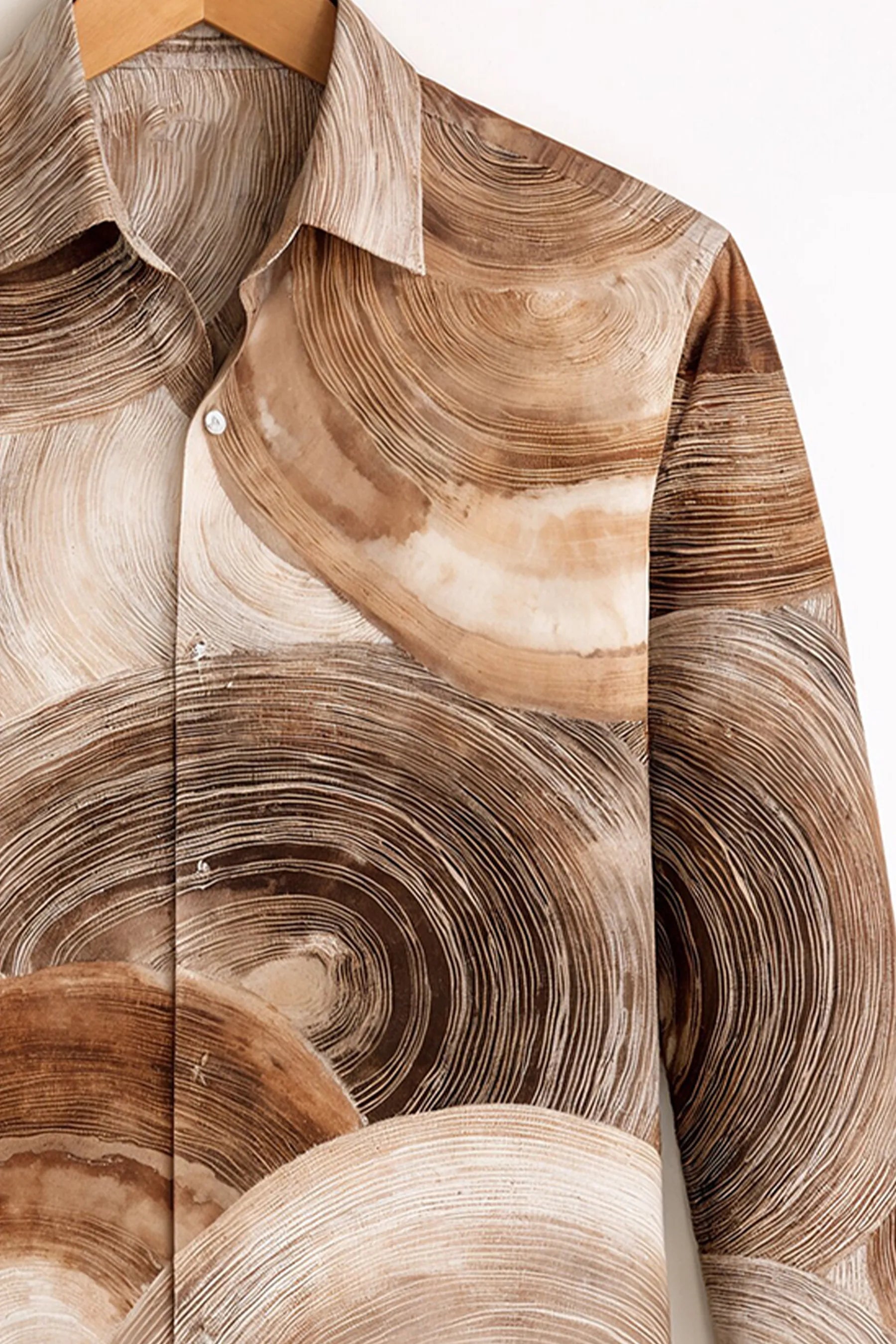 Abstract Wood Ring Princamiseta – Brown