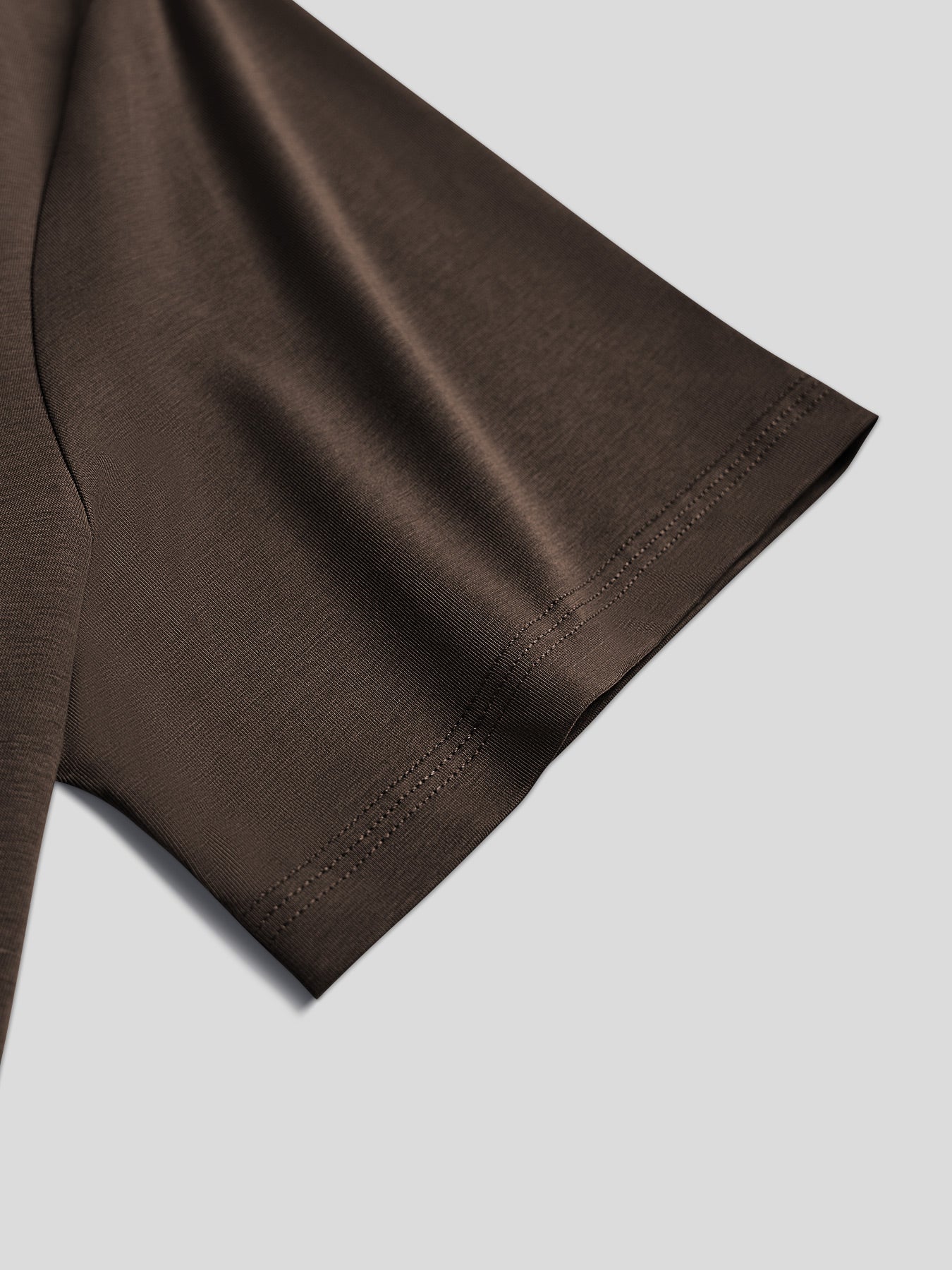 StayCool 2.0 V-neck Curve-Hem Tee: de corte entallado