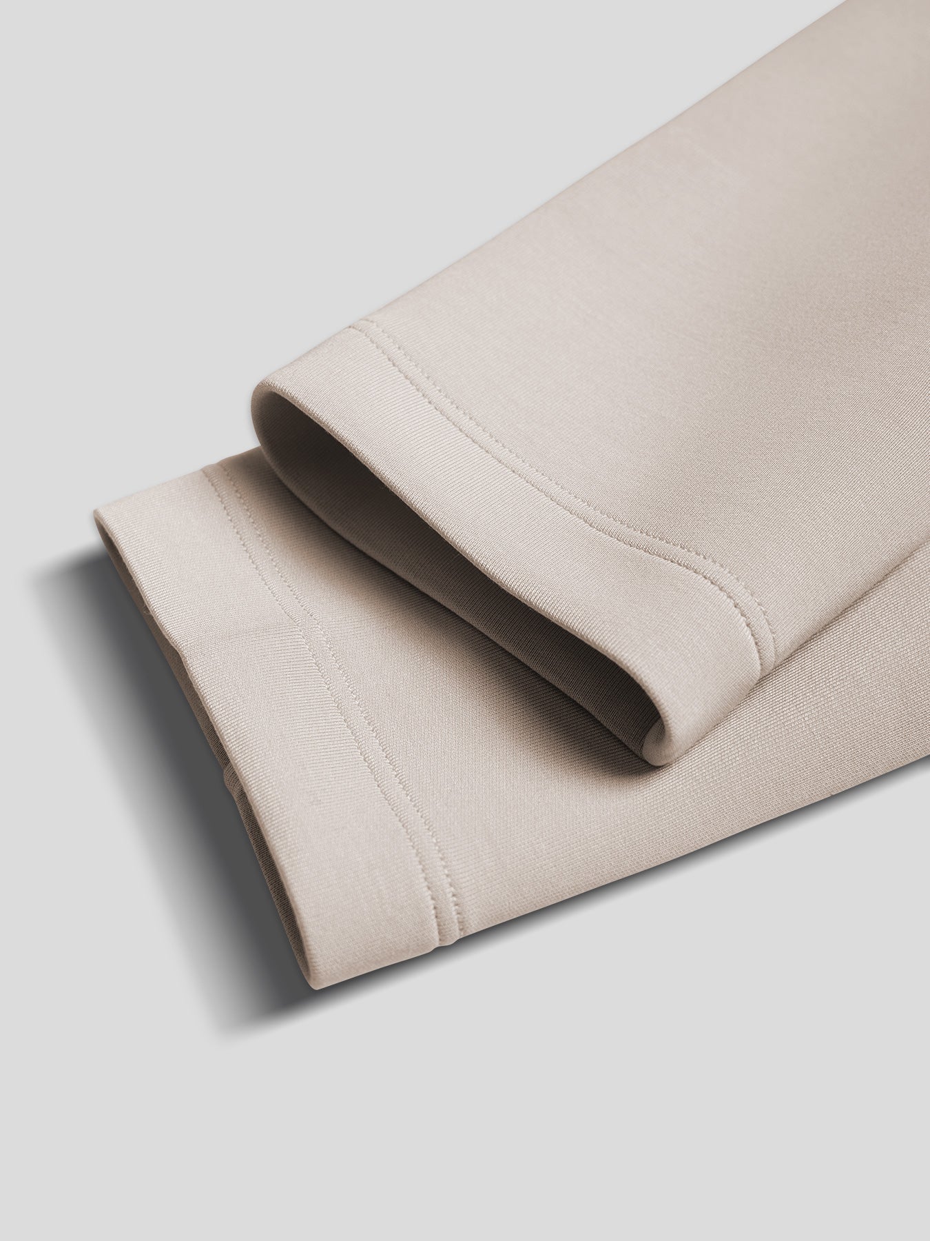 Modal Blend Elbow Patch de manga larga Tee:de corte entallado