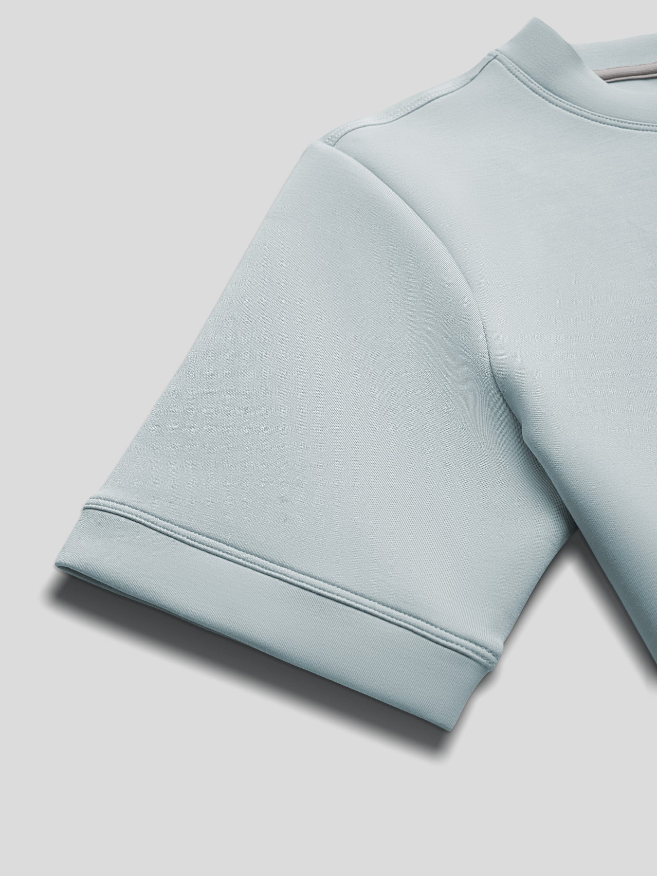 Modal Blend de manga corta Tee:de corte entallado