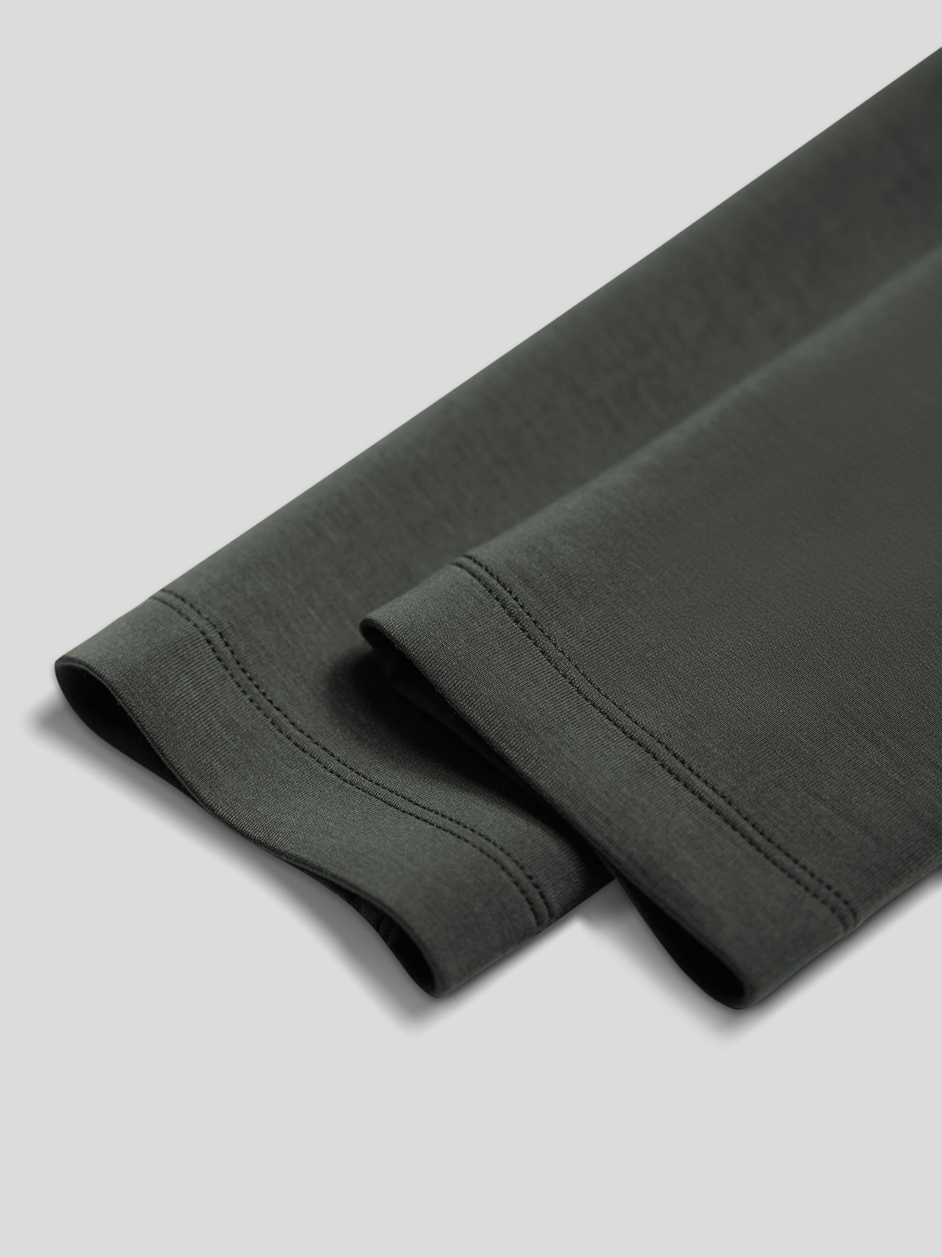 Modal Blend Elbow Patch de manga larga Tee:de corte entallado