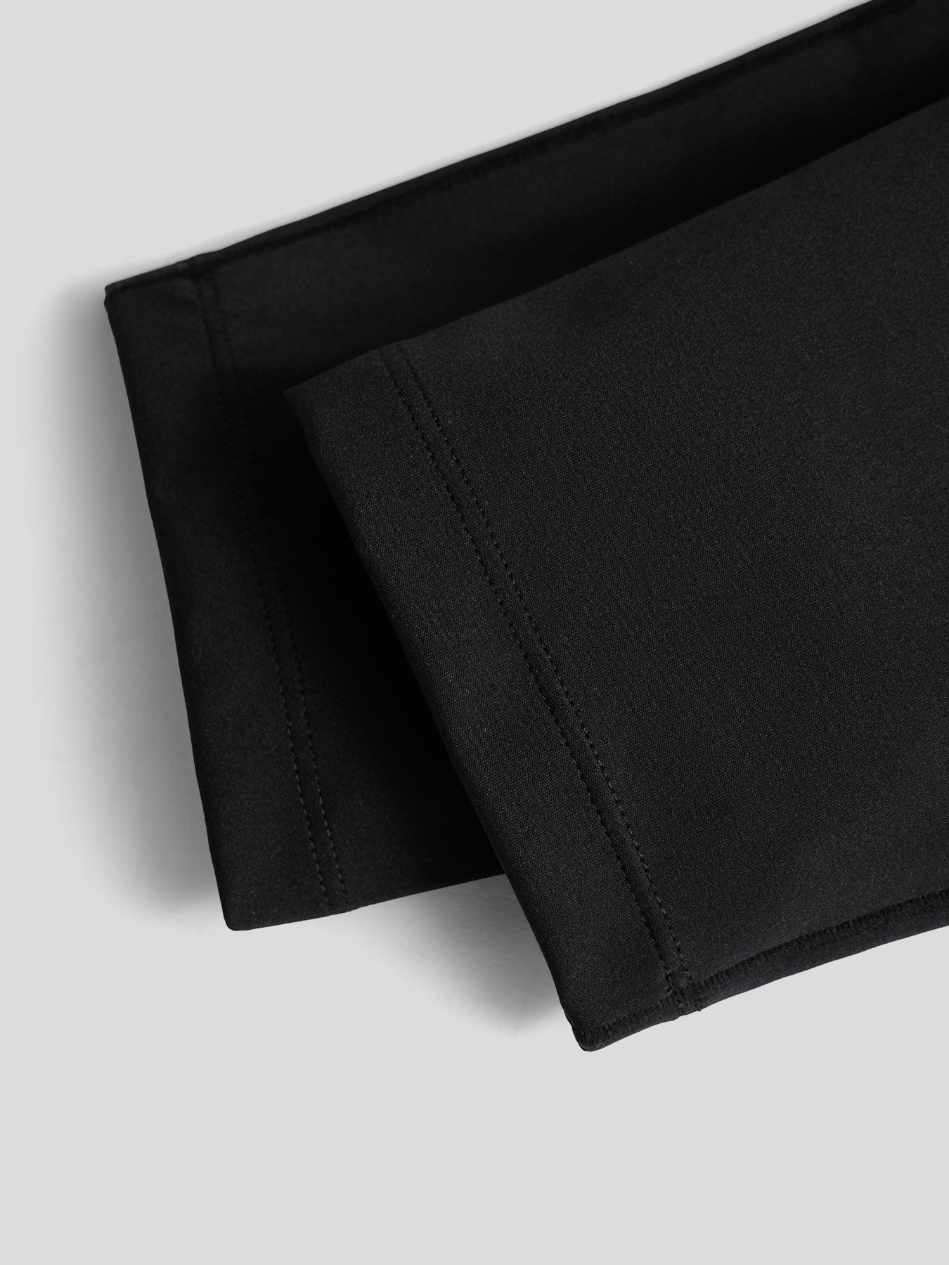 SmoothBlend Contract Color Mock Neck de manga larga Tee
