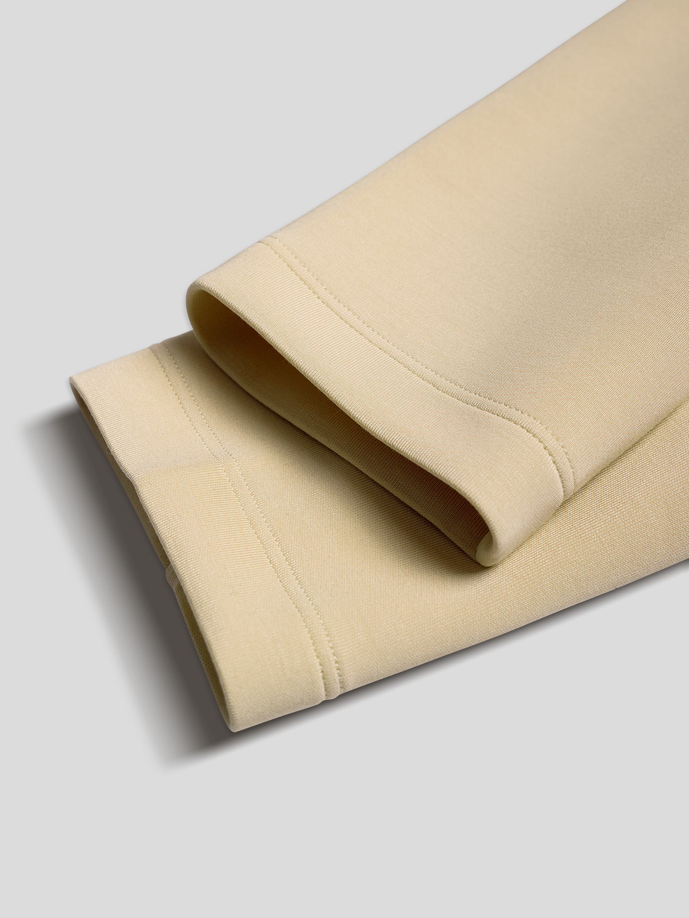 Modal Blend Elbow Patch de manga larga Tee:de corte entallado