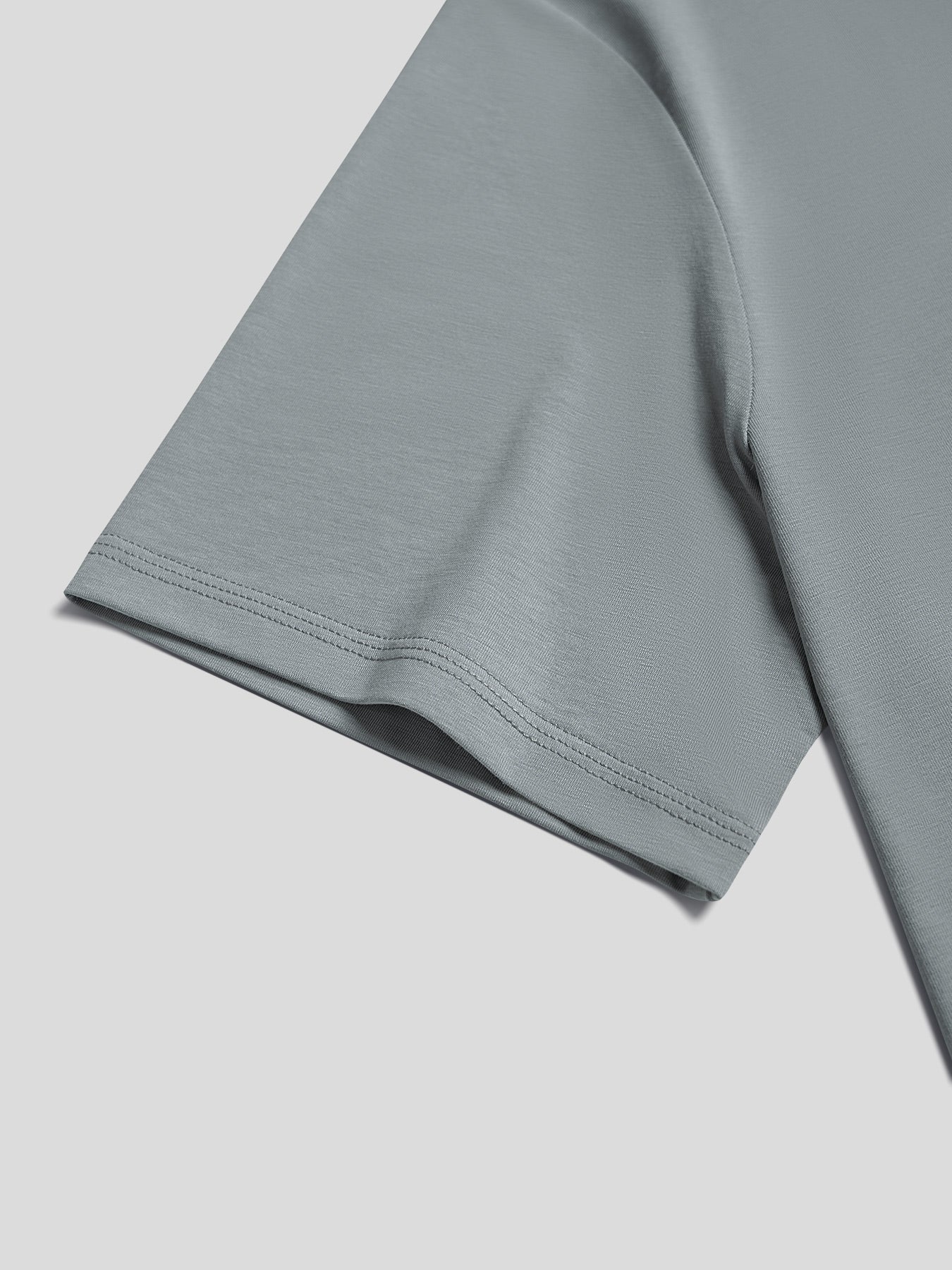 StayCool 2.0 V-neck Curve-Hem Tee: de corte entallado