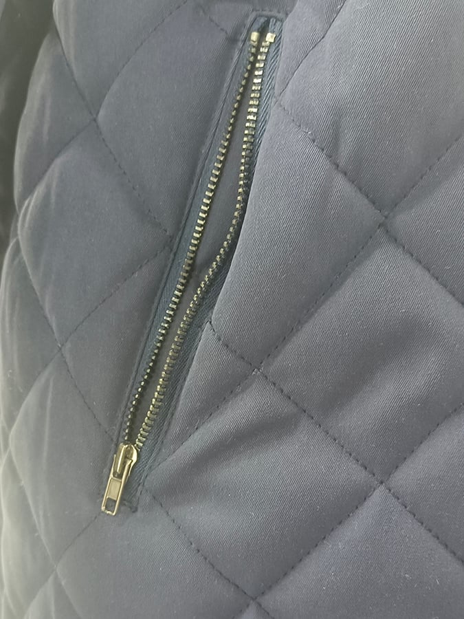 Chaqueta de modaable Open bolsillo Button Design Imitation cuero terciopelo Clip Plush Warm Letter Design para hombre