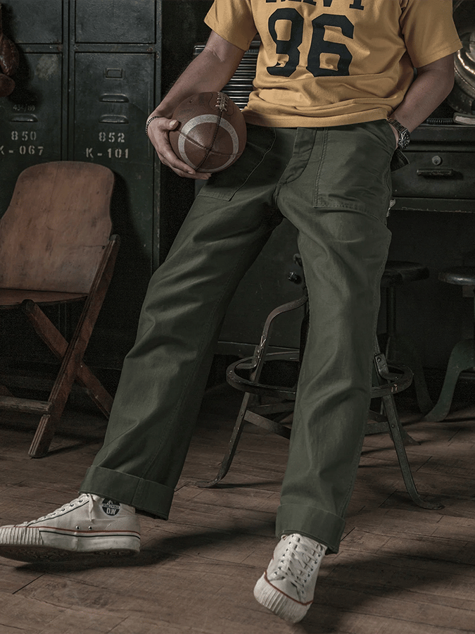 Retro de color sólido Multi-bolsillo Design casual Trousers para hombre