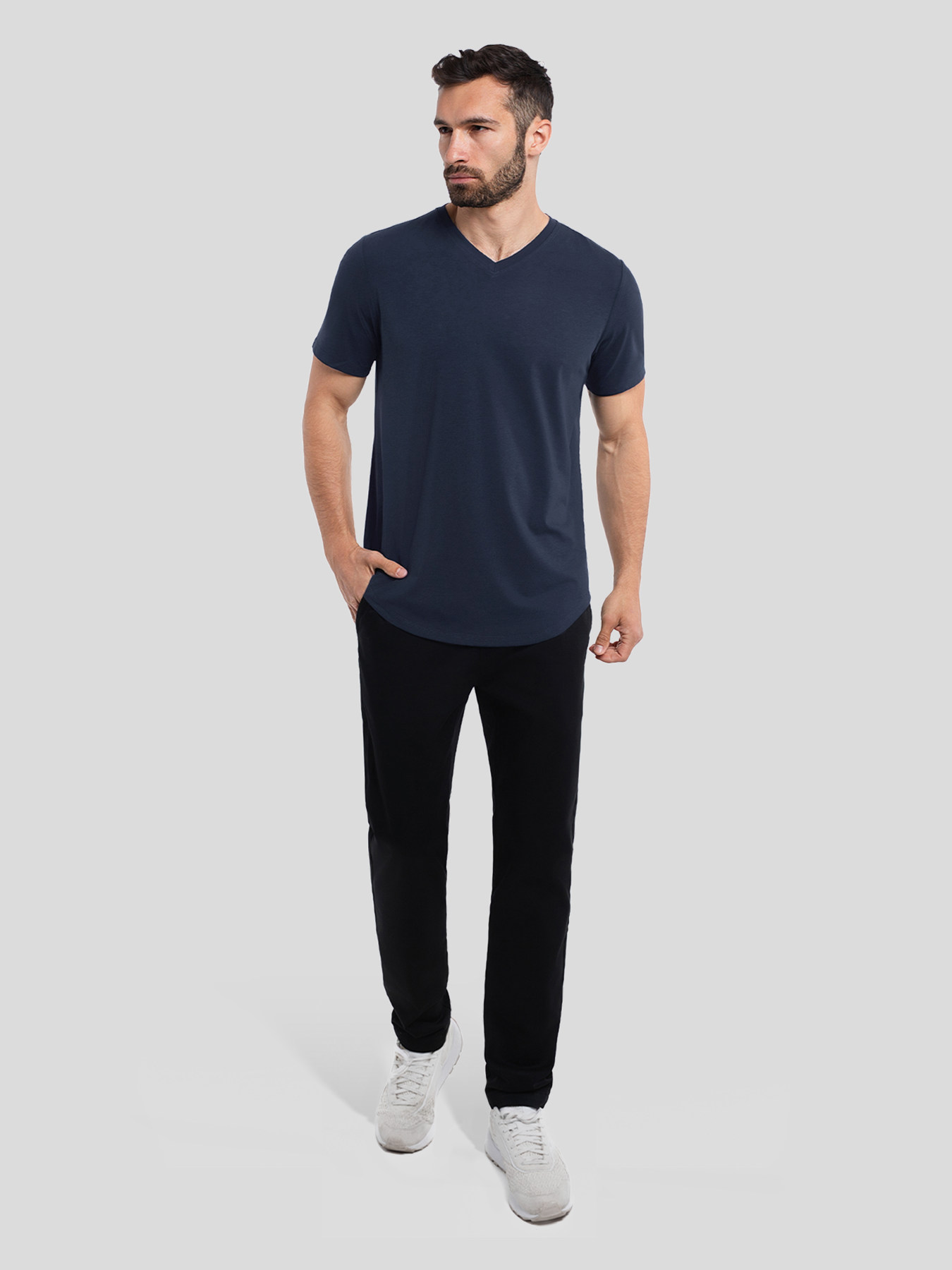 StayCool 2.0 V-neck Elongated Tee: de corte entallado