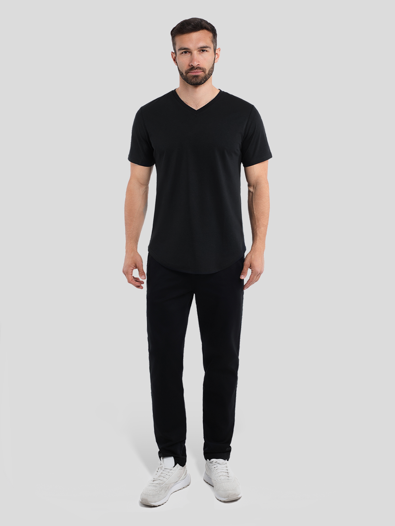 StayCool 2.0 V-neck Elongated Tee: de corte entallado