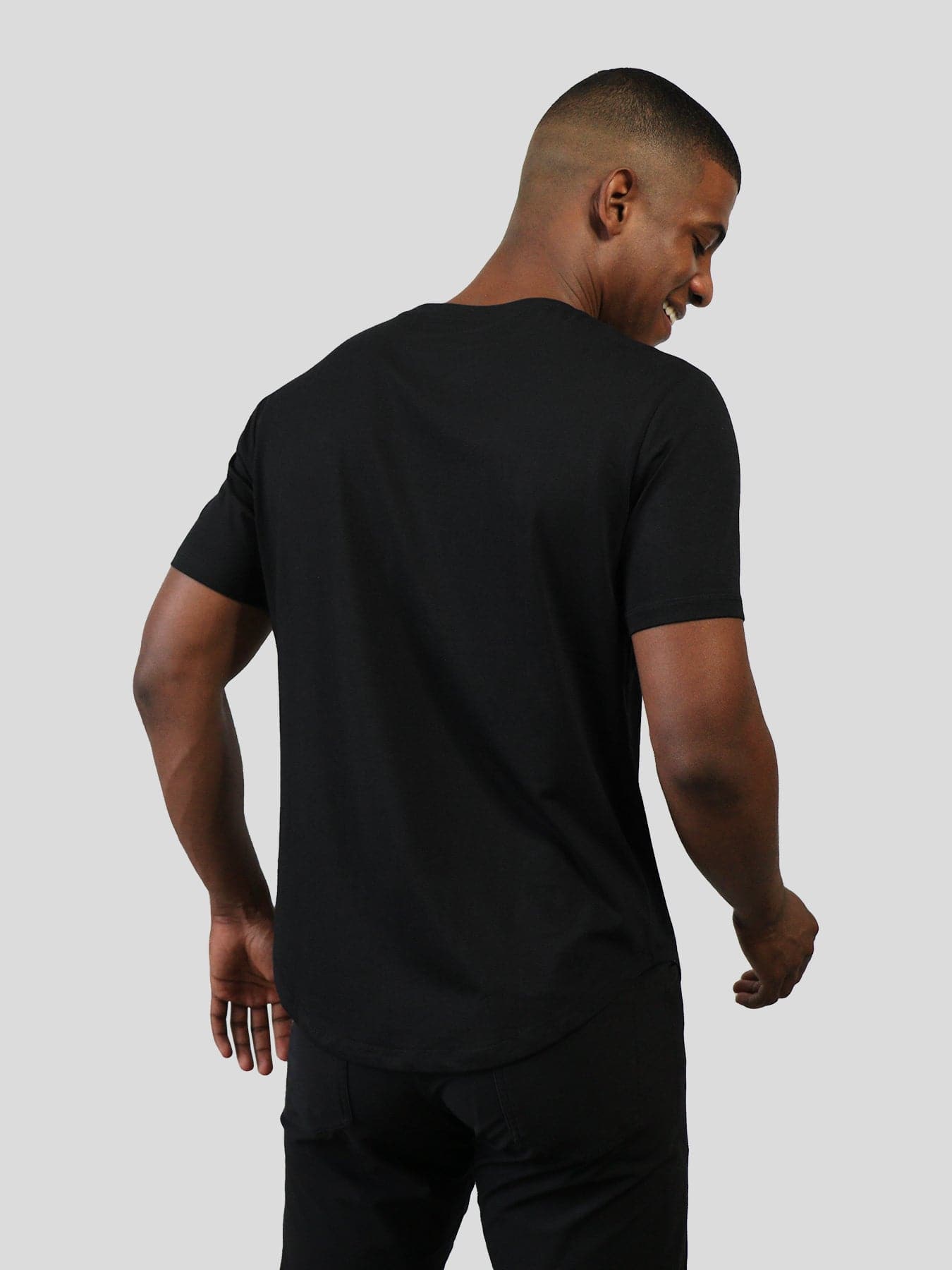StayCool 2.0 V-neck Curve-Hem Tee: de corte entallado