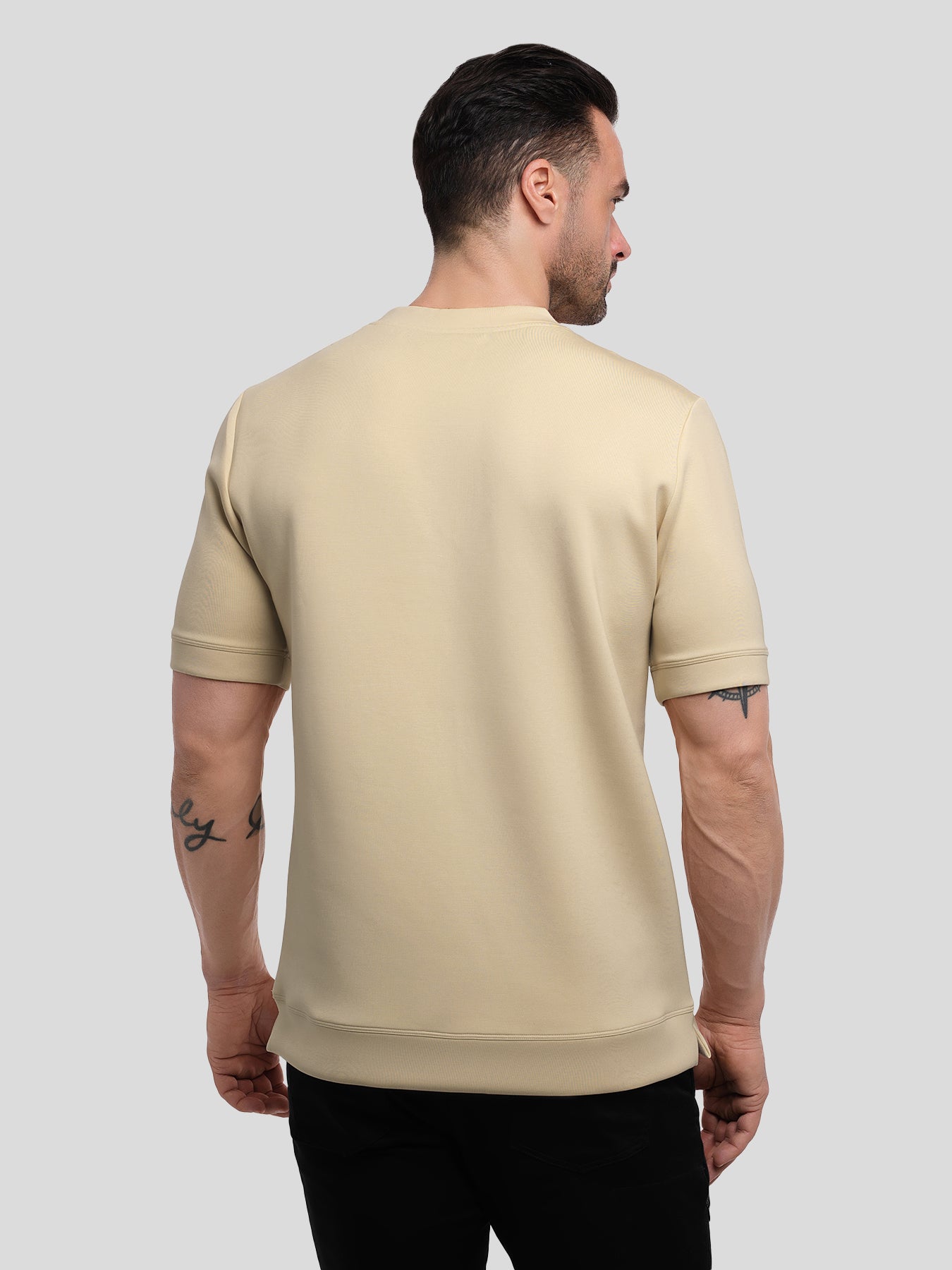 Modal Blend de manga corta Tee:de corte entallado