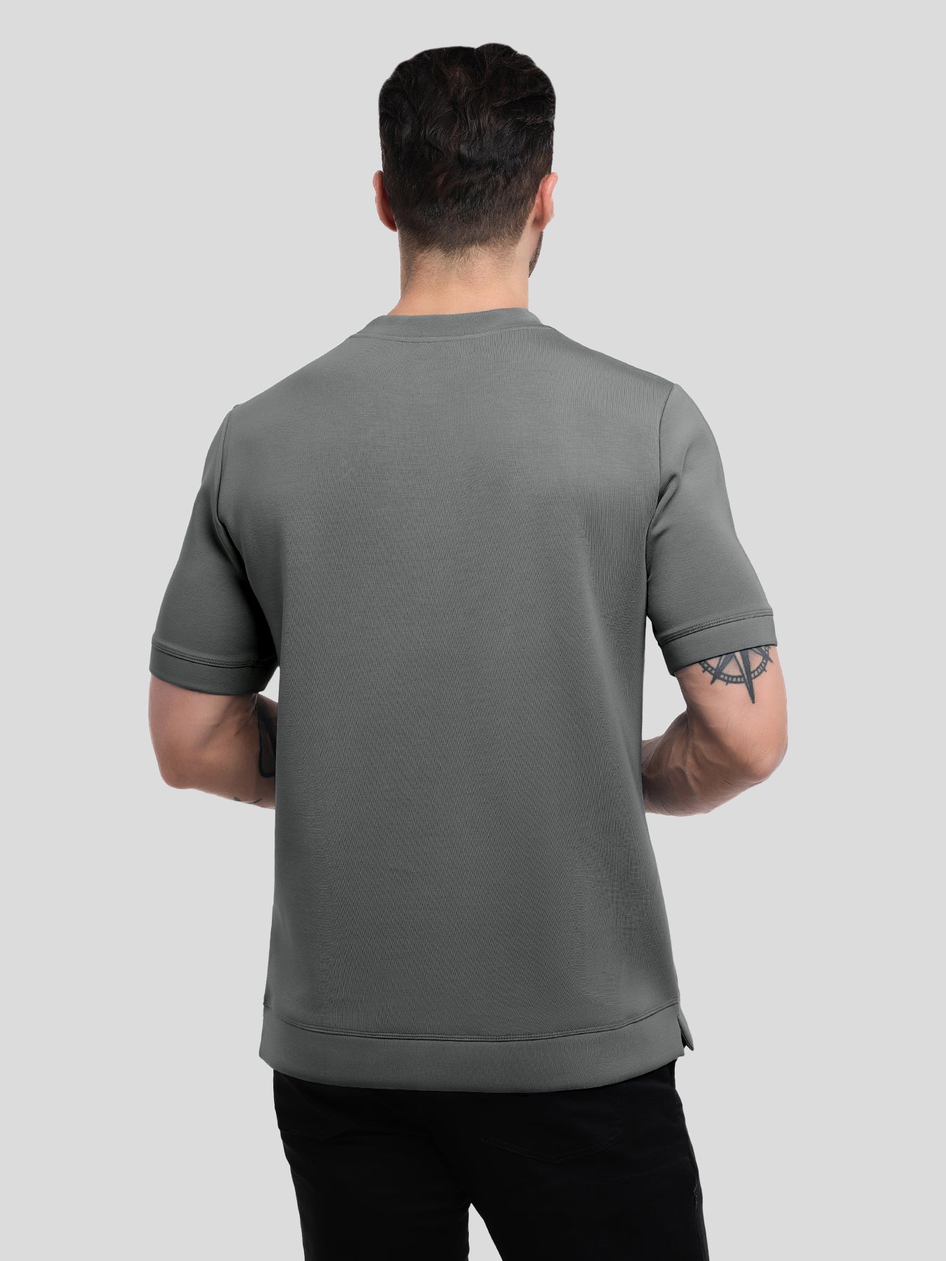 Modal Blend de manga corta Tee:de corte entallado
