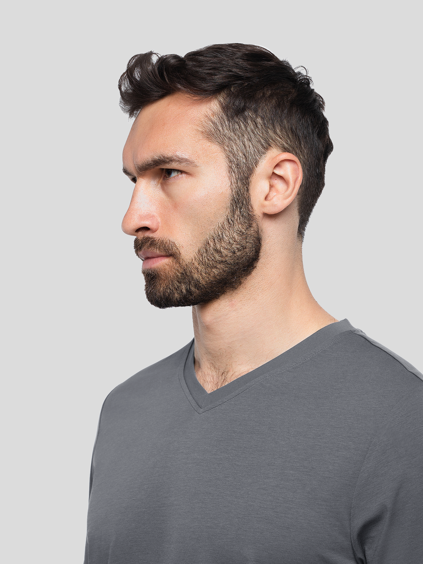 StayCool 2.0 V-neck Elongated Tee: de corte entallado