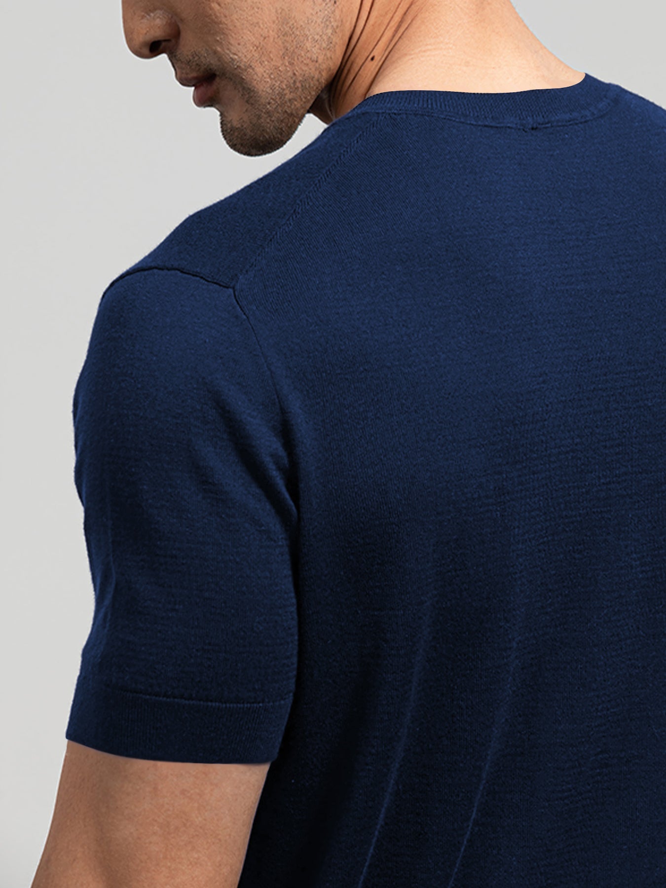 Camiseta Gentletejido de manga corta V-neck tejidoted