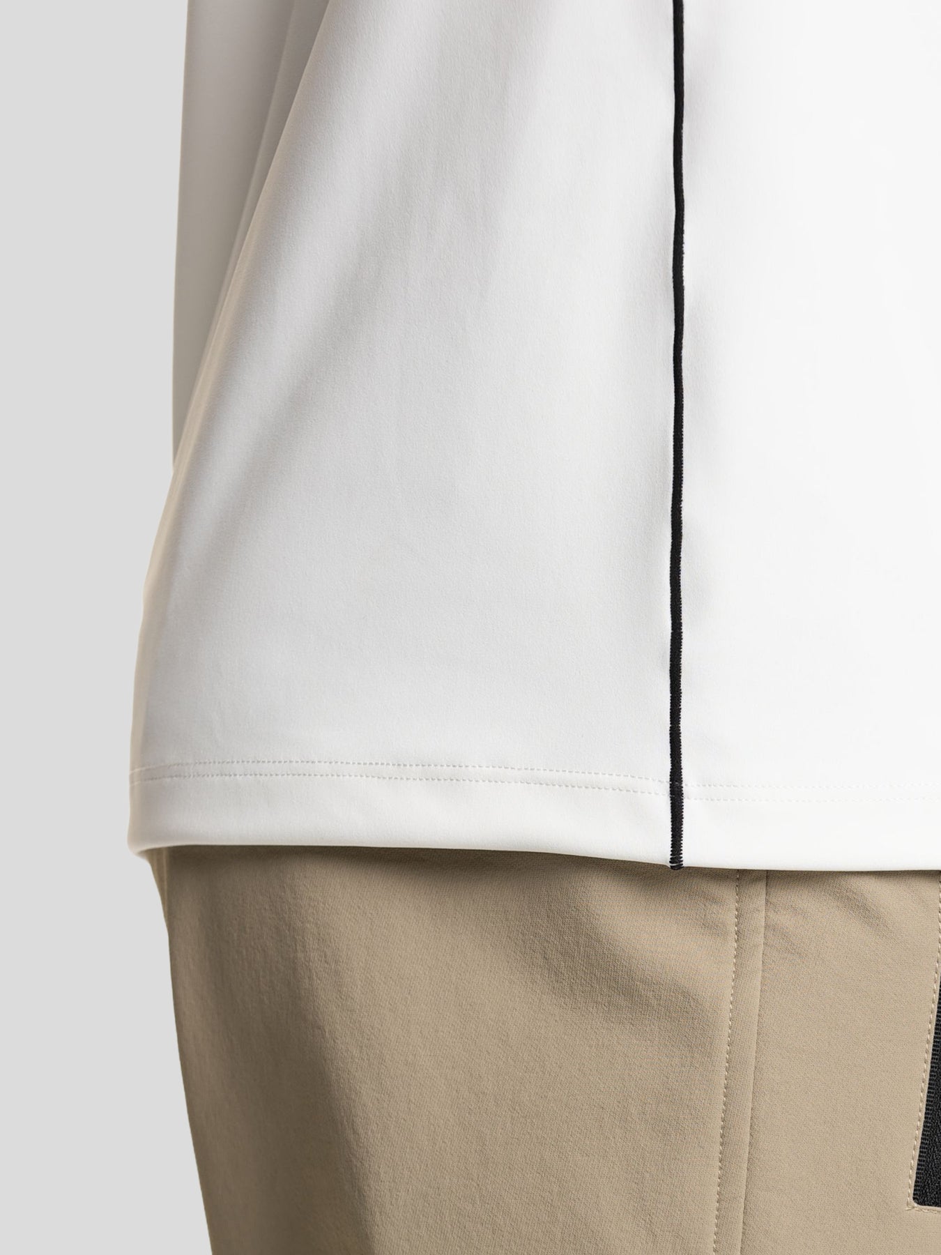 SmoothBlend Contract Color Mock Neck de manga larga Tee