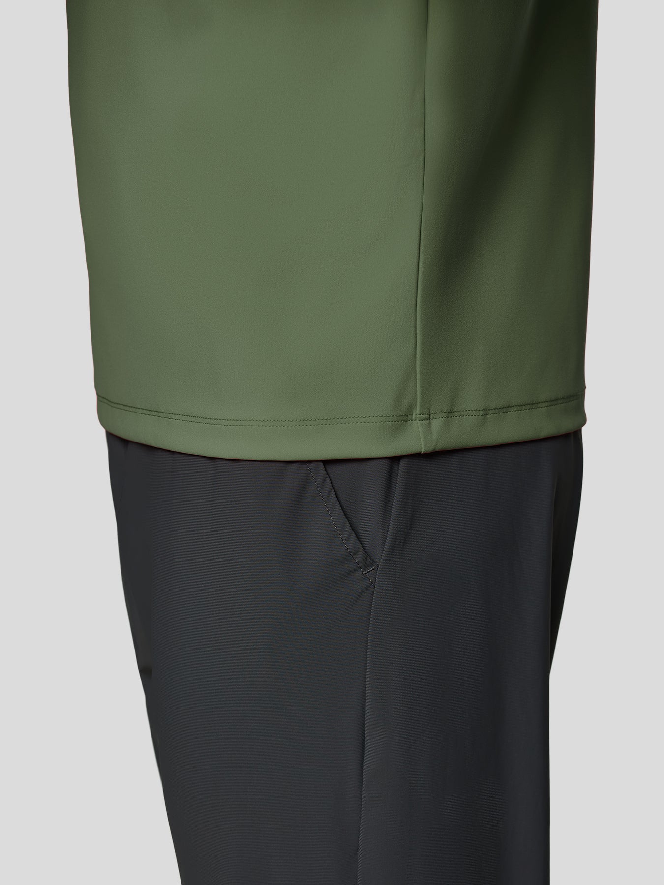SmoothBlend de corte entallado Half Zip Mock Neck Tee: Zip Contrast Color