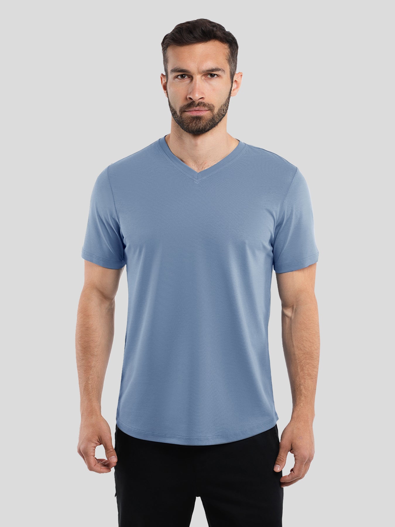 StayCool 2.0 V-neck Curve-Hem Tee: de corte entallado