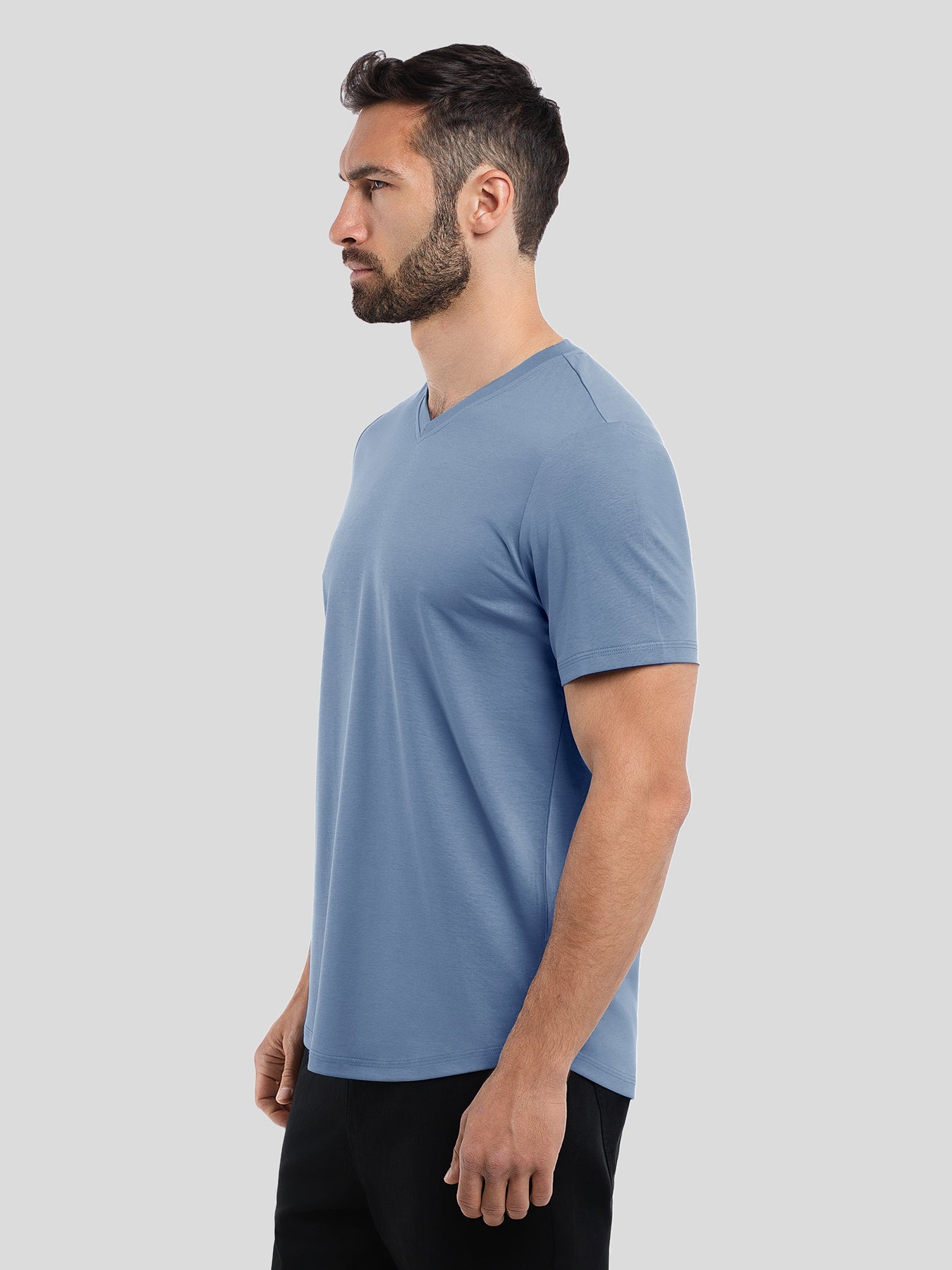 StayCool 2.0 V-neck Curve-Hem Tee: de corte entallado