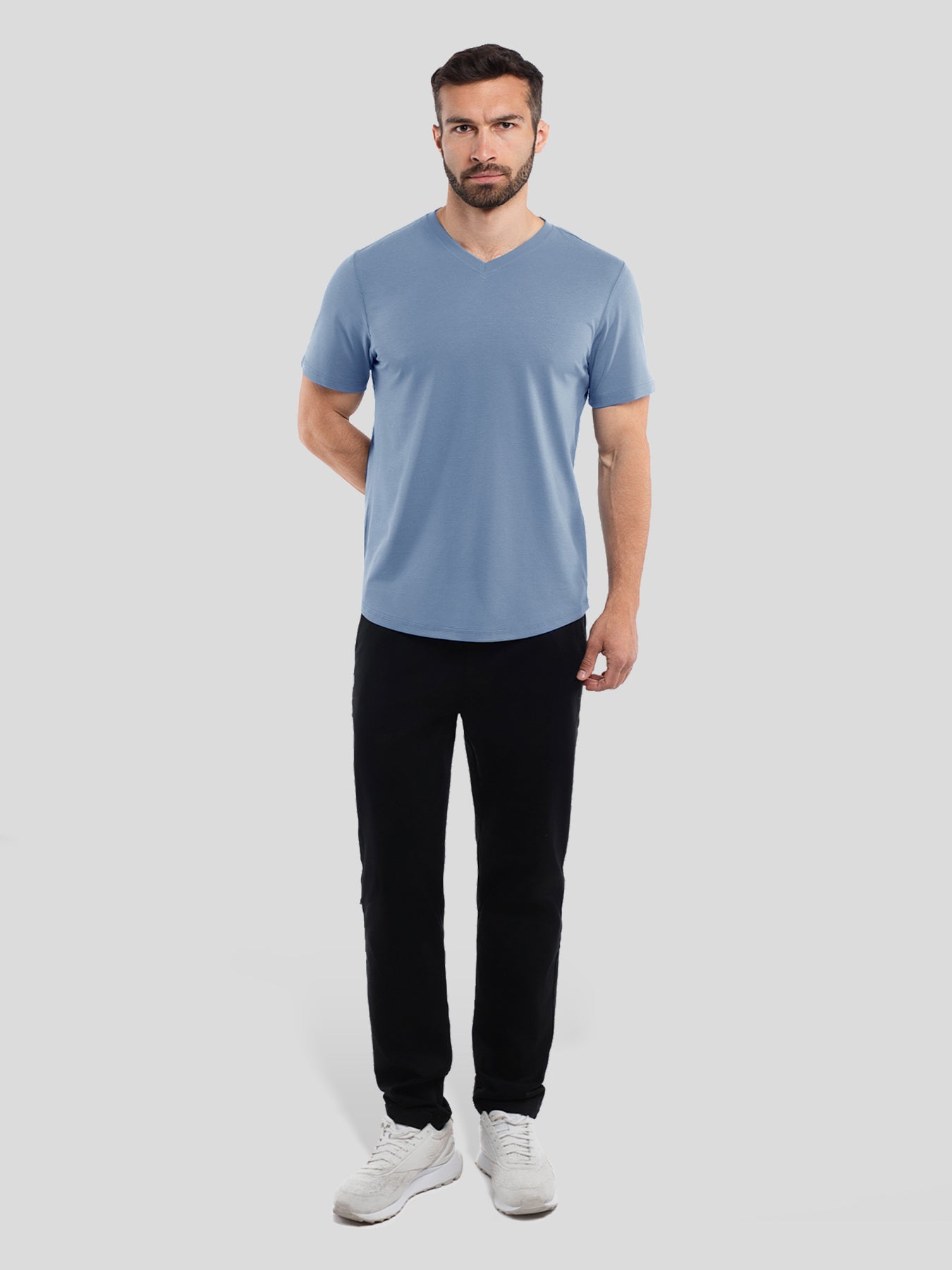 StayCool 2.0 V-neck Curve-Hem Tee: de corte entallado