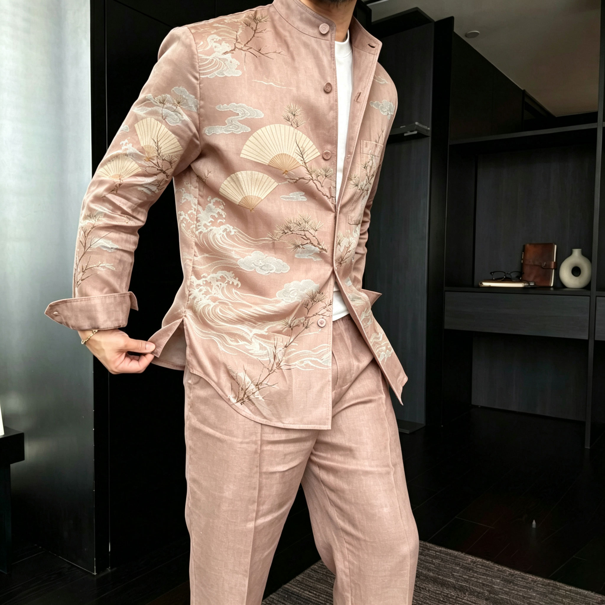 Conjunto de dos piezas casual “Auspicious Clouds” and Folding Fan estampado Stand-Collar de manga larga camisa and pantalón para hombre