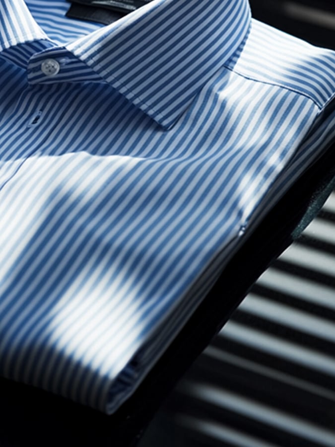 Camisa a rayas de lino solapa de manga corta para hombre